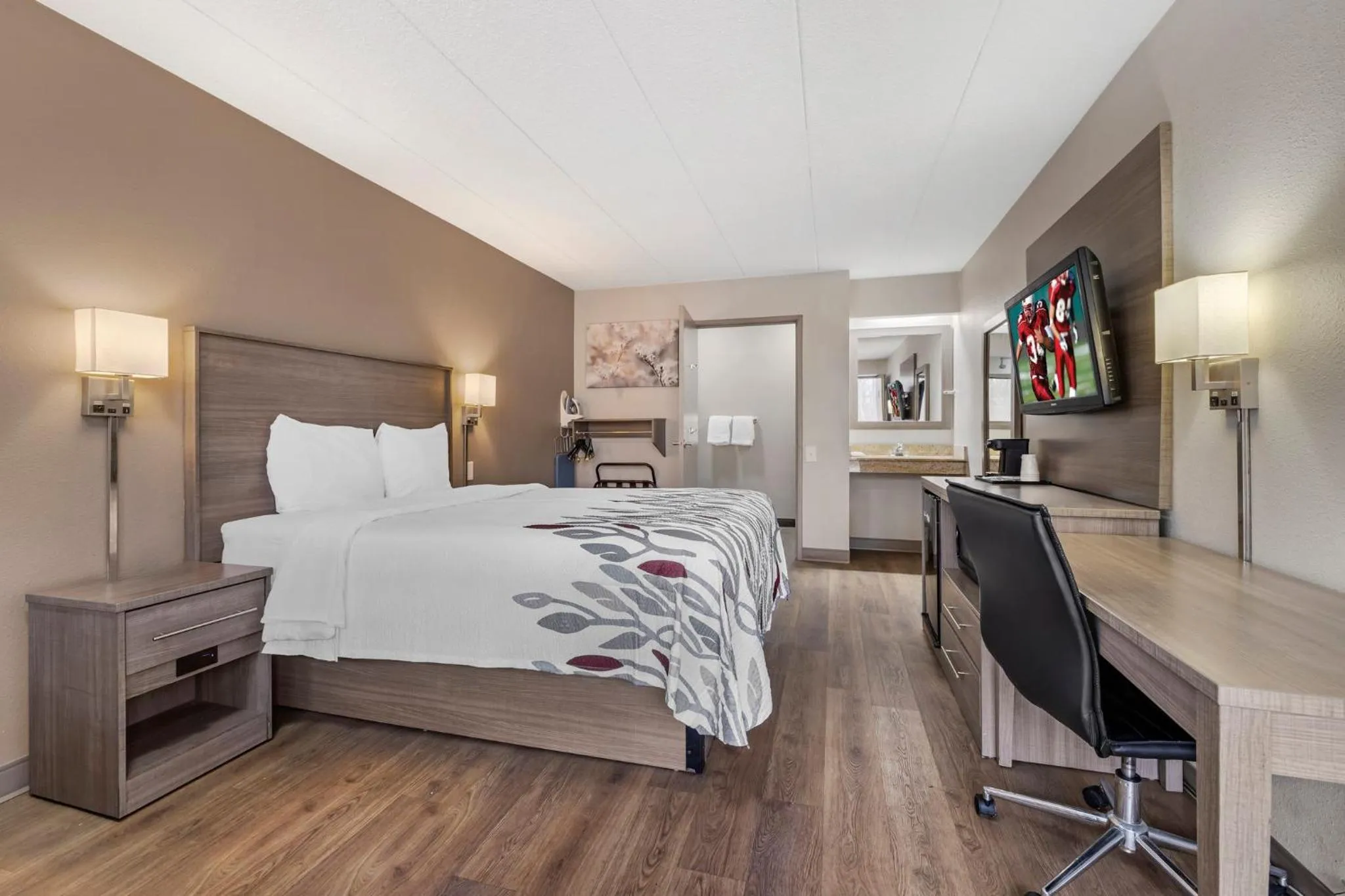 Bedroom, Bed in Red Roof Inn Parsippany