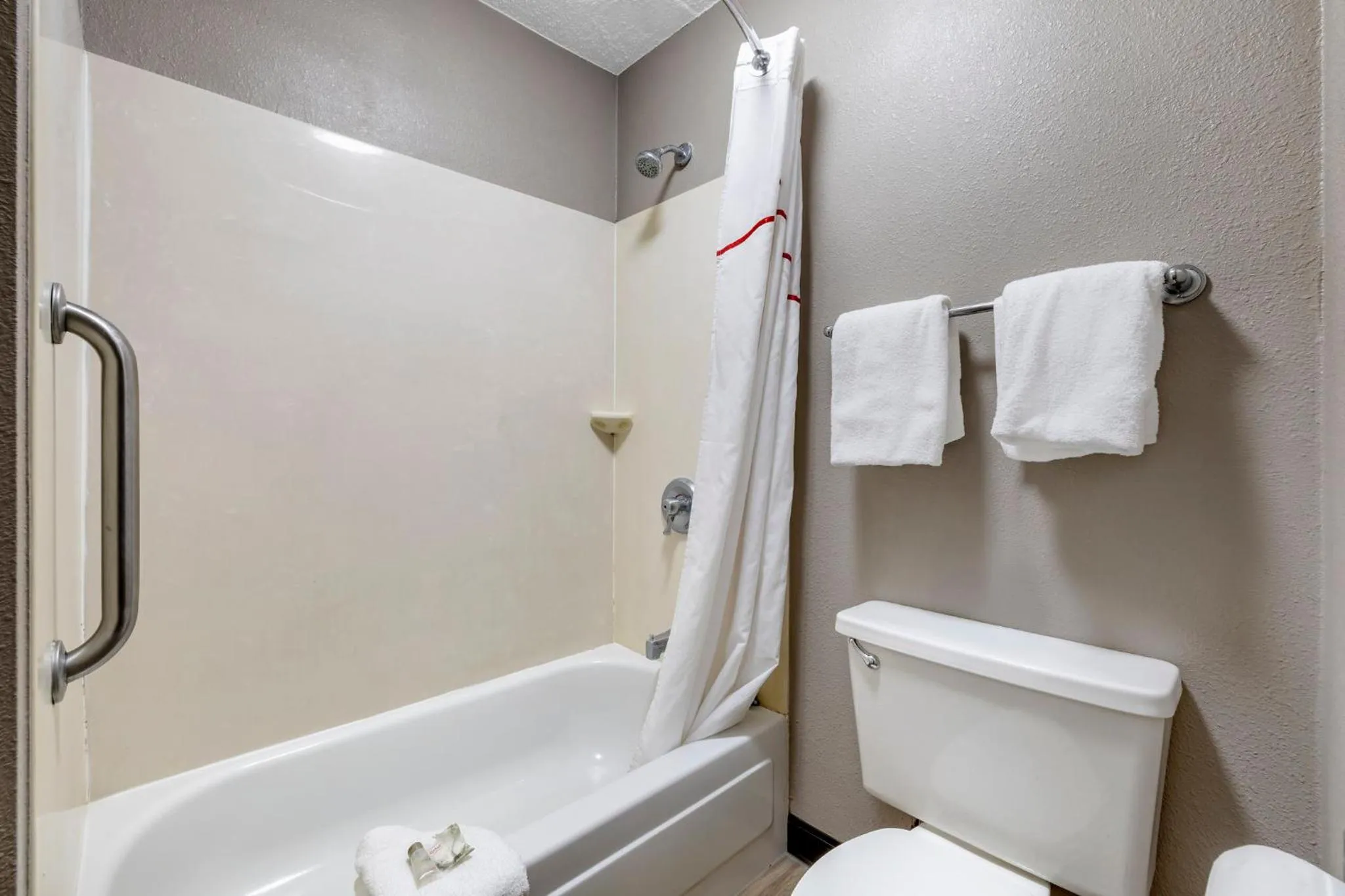 Bathroom in Red Roof Inn Parsippany