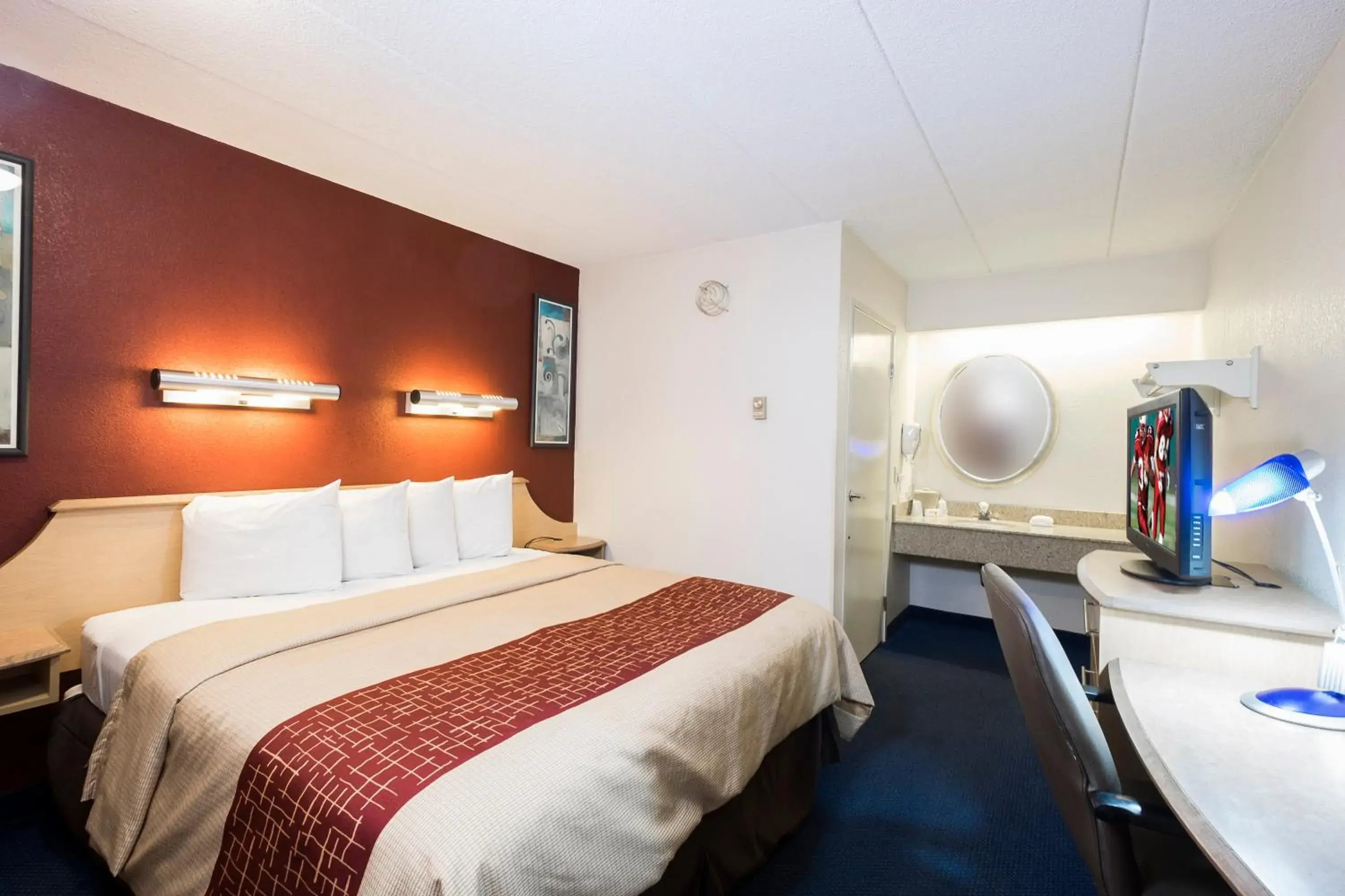 Standard King Room Smoking in Red Roof Inn Parsippany Standard King Room Smoking in Red Roof Inn Parsippany