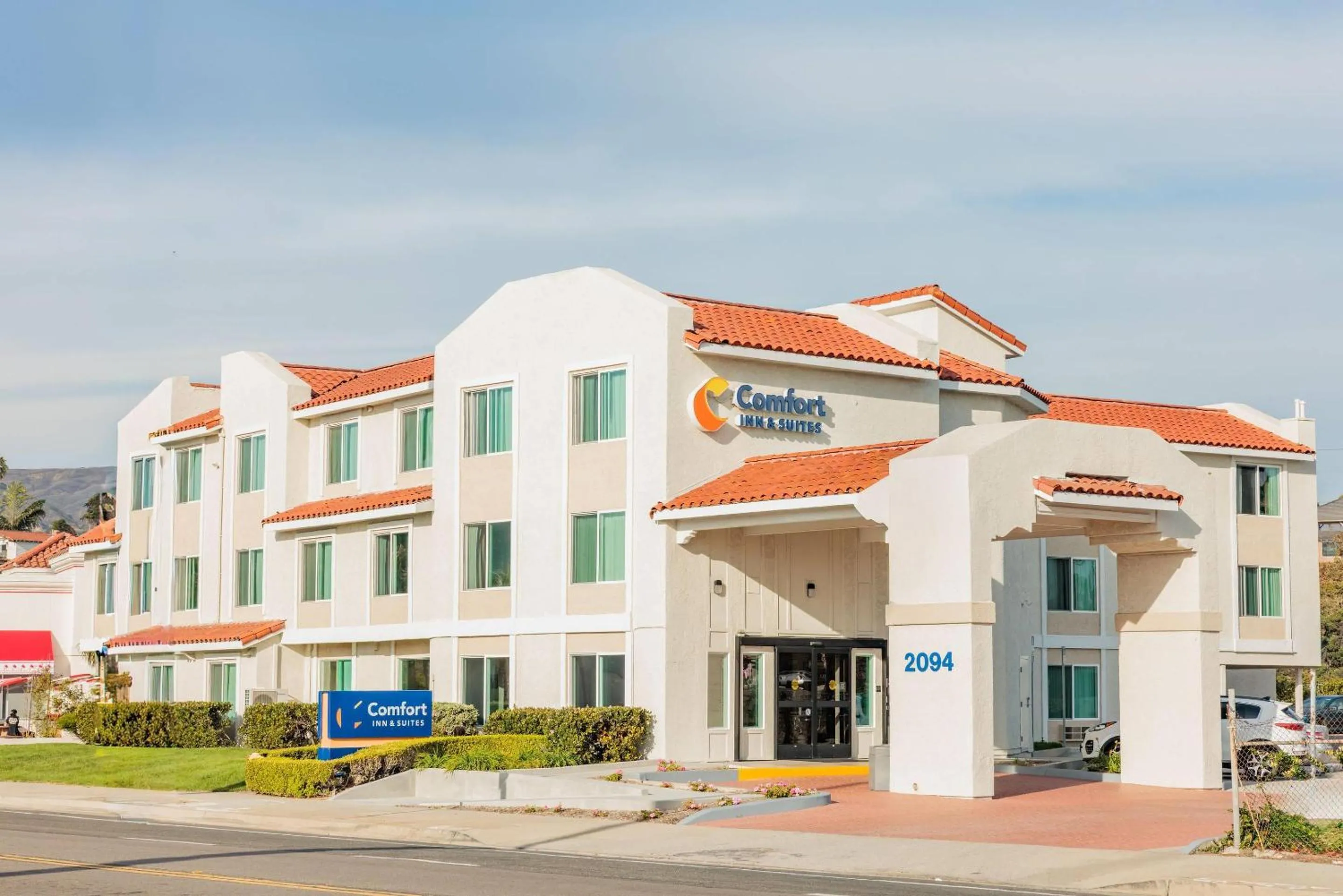 Property building in Comfort Inn & Suites Ventura Beach