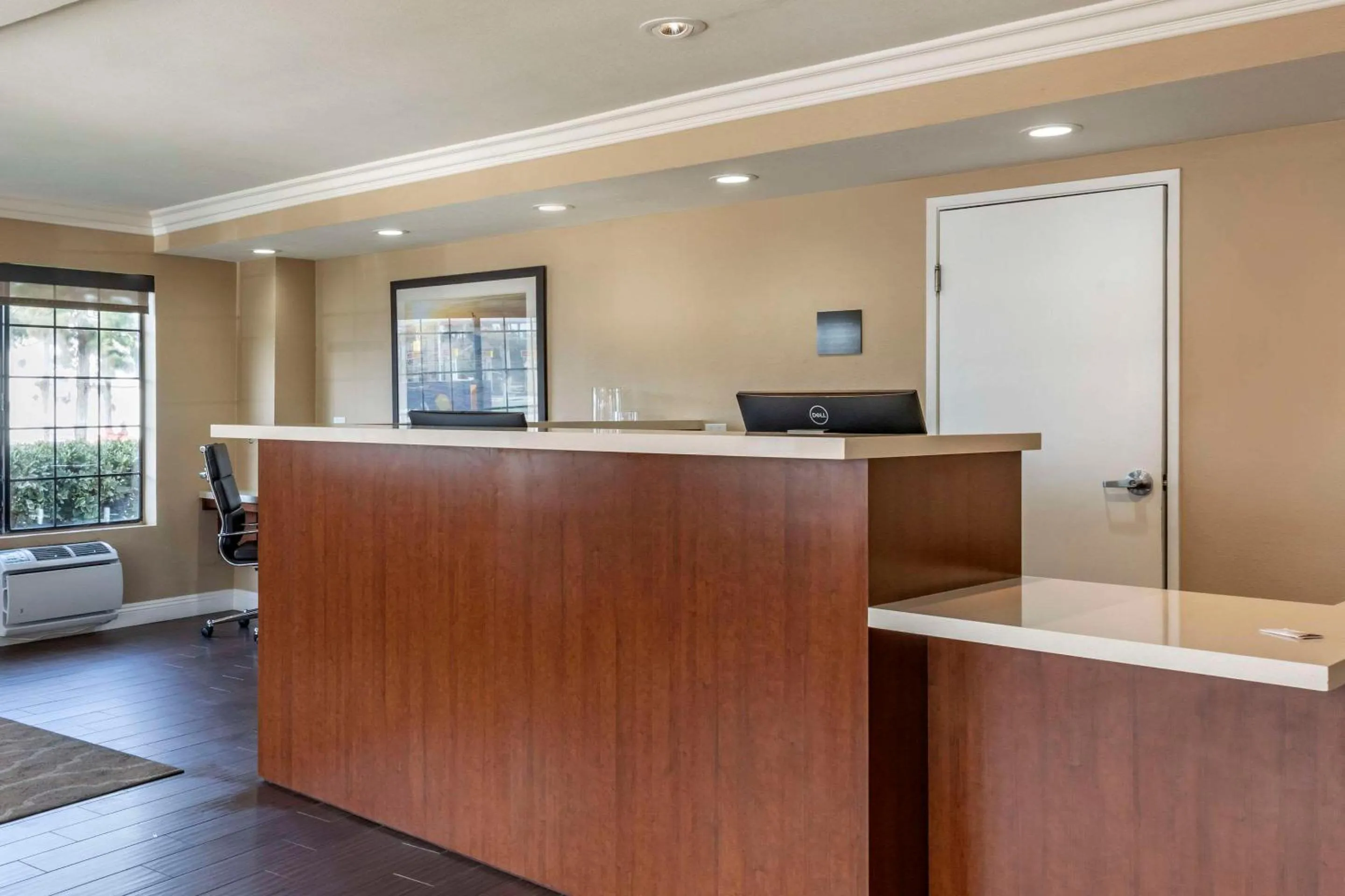 Lobby or reception in Comfort Inn & Suites Ventura Beach