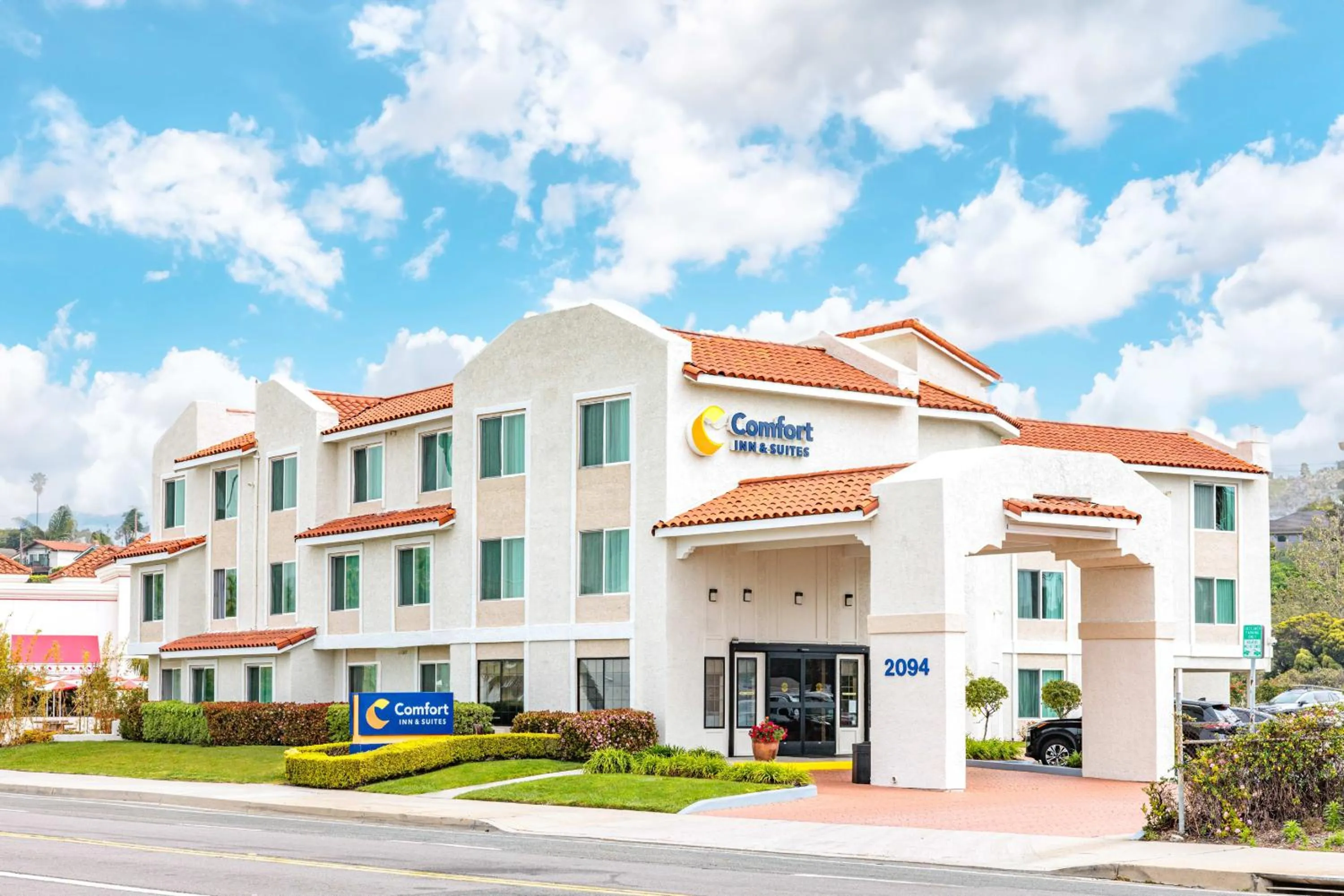 Property building in Comfort Inn & Suites Ventura Beach