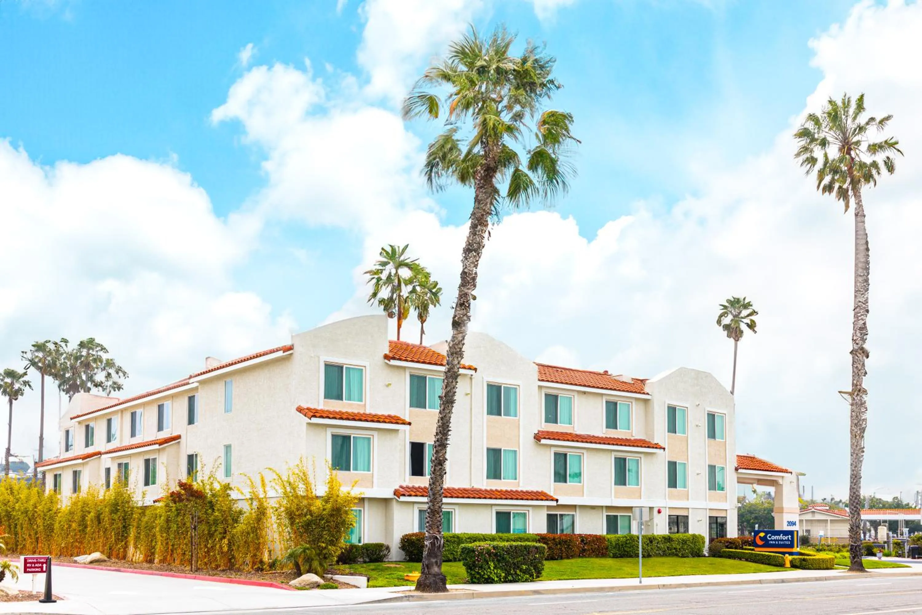 Property building in Comfort Inn & Suites Ventura Beach