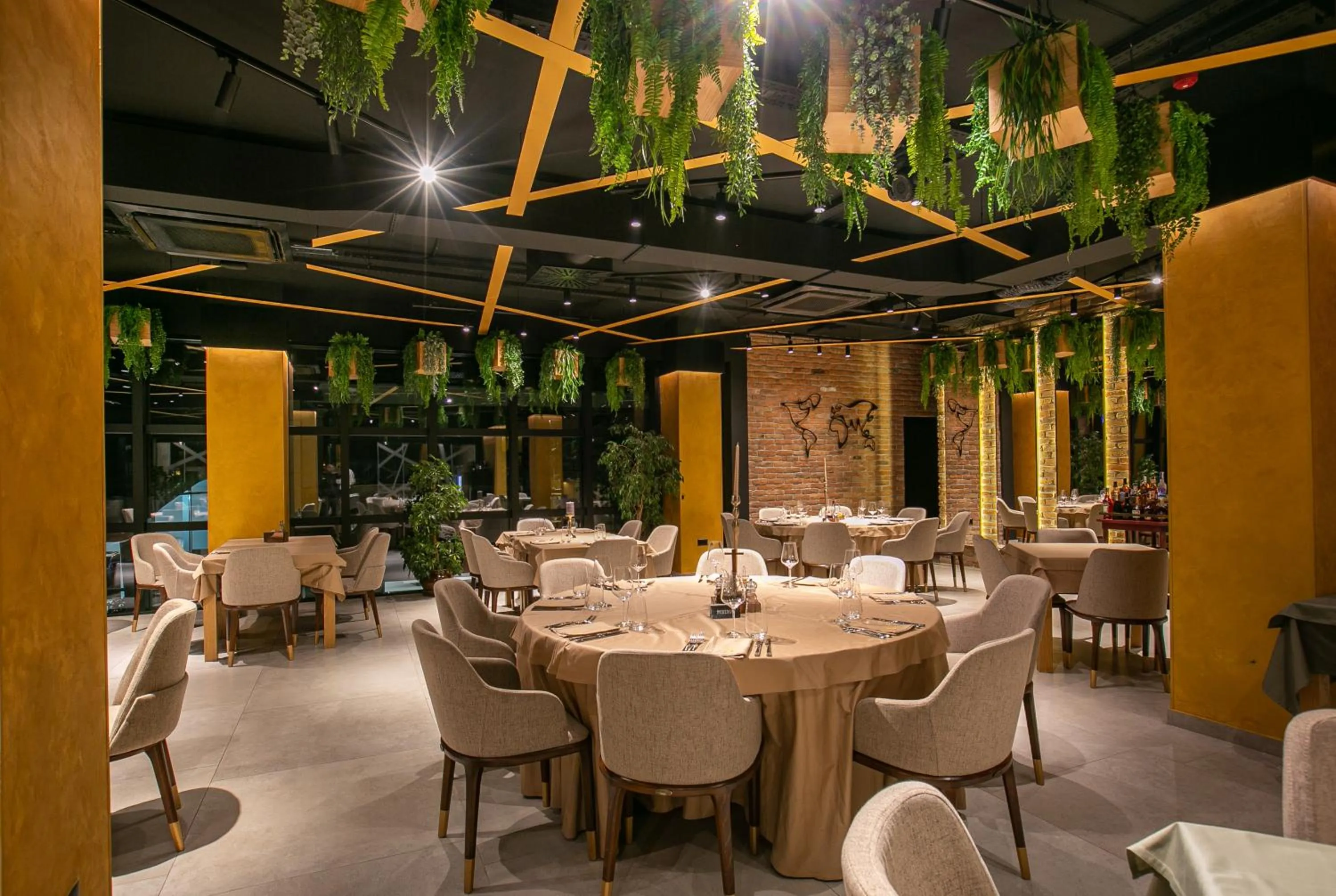 Restaurant/places to eat in Hotel Kole