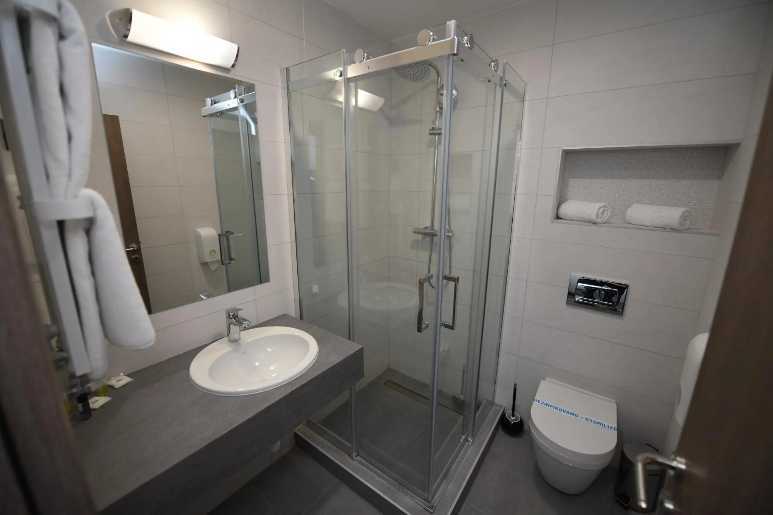 Shower in Hotel Kole