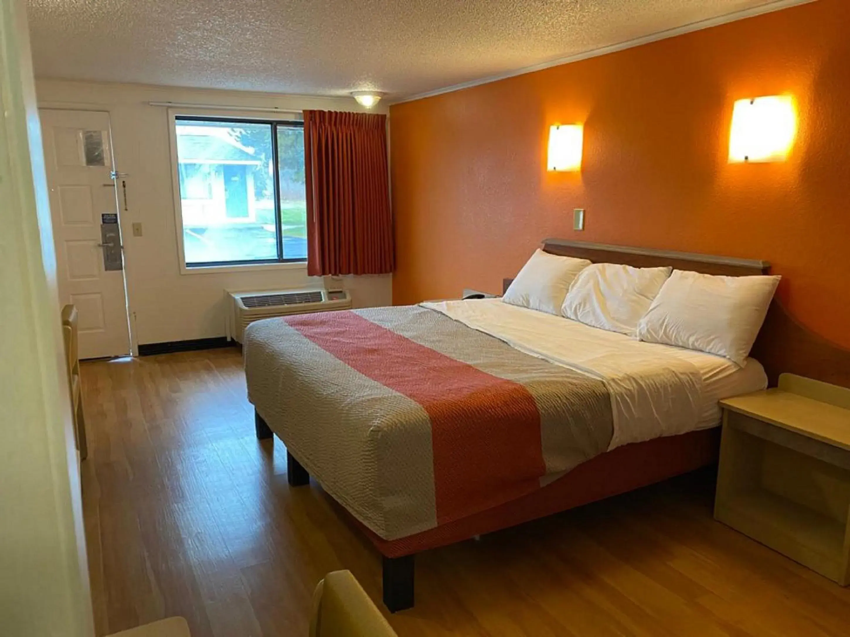 Double Room - Non-Smoking in FairBridge Inn Express London Double Room - Non-Smoking in FairBridge Inn Express London