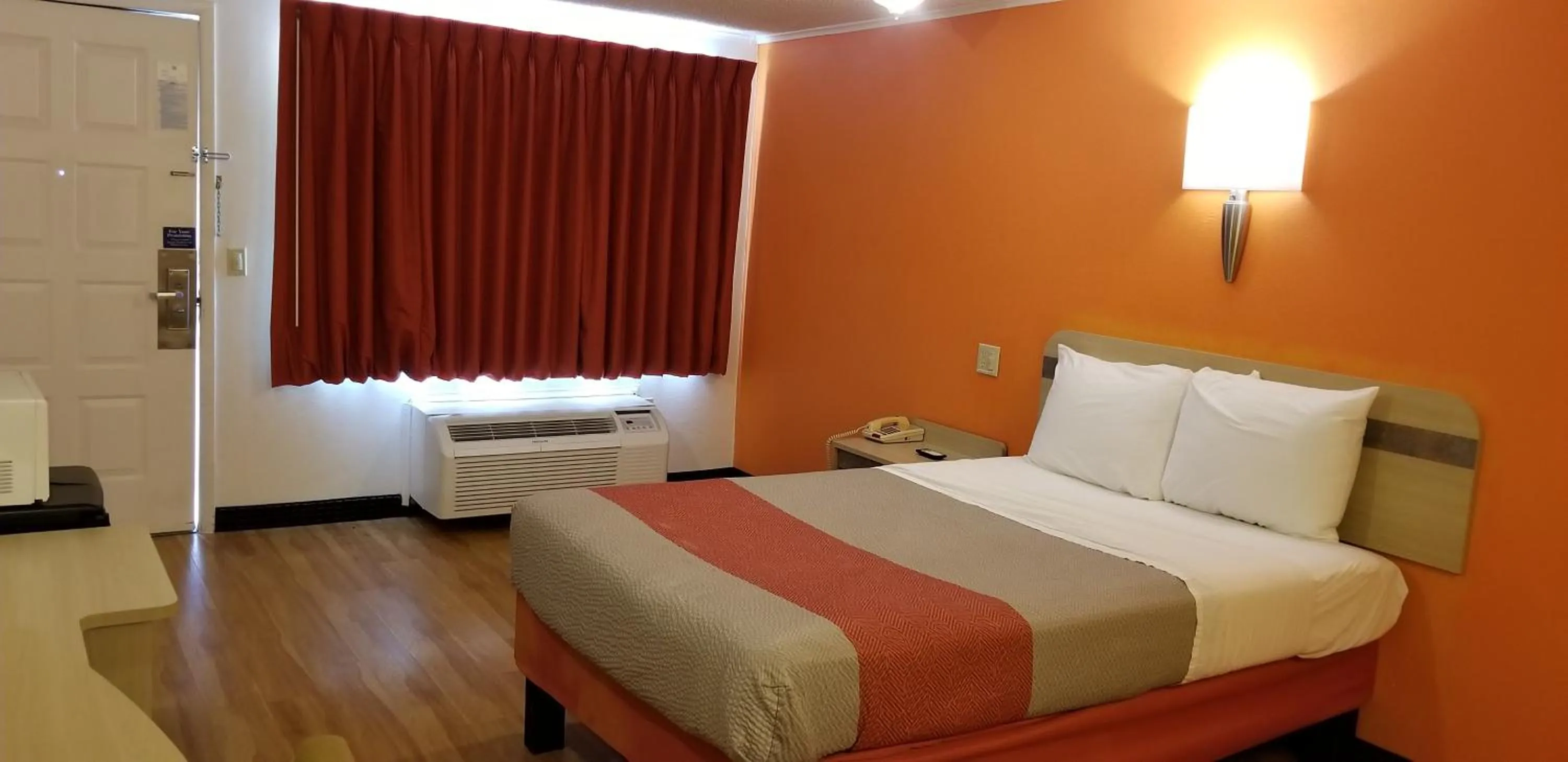 Photo of the whole room, Bed in FairBridge Inn Express London