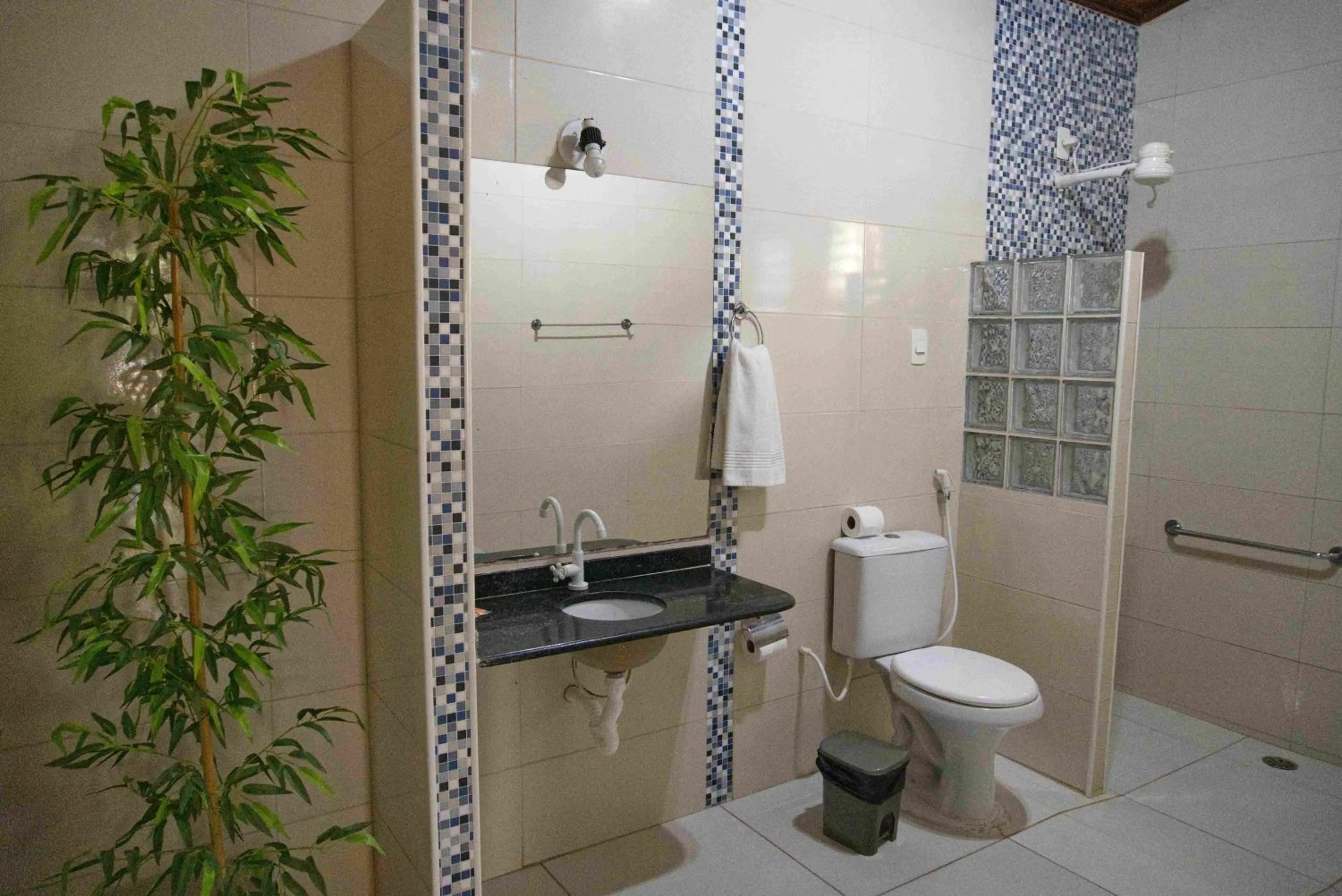 Bathroom in Pousada Sol e Luna