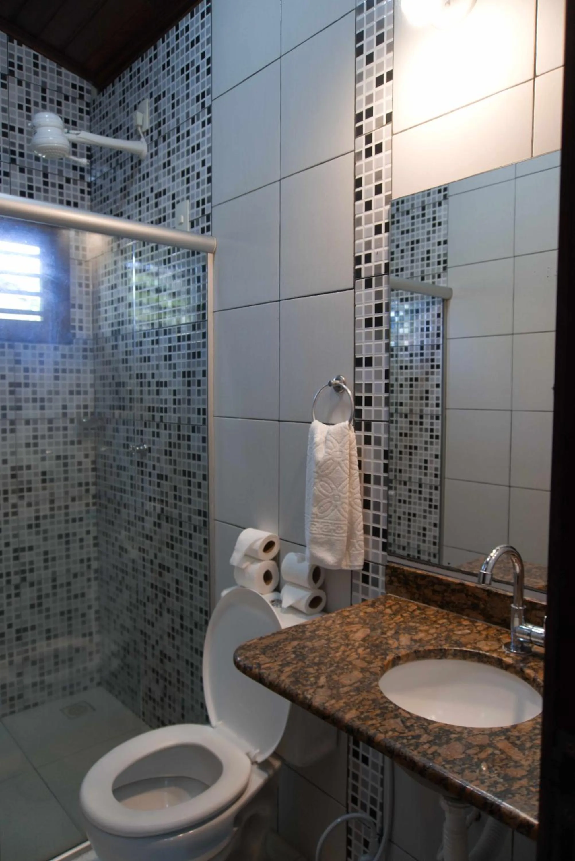 Bathroom in Pousada Sol e Luna