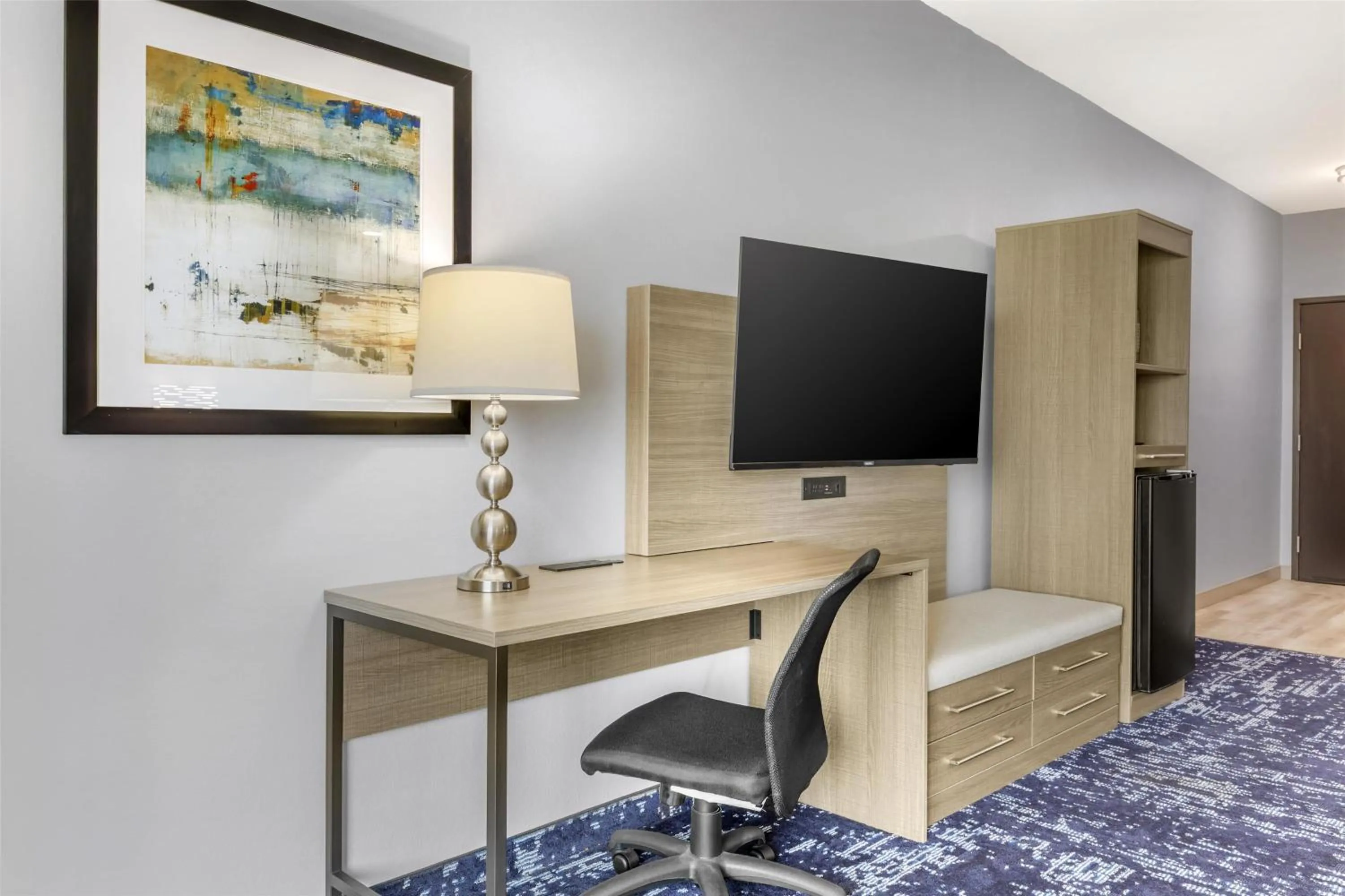 Bedroom in Best Western Plus Fort Worth Forest Hill Inn & Suites