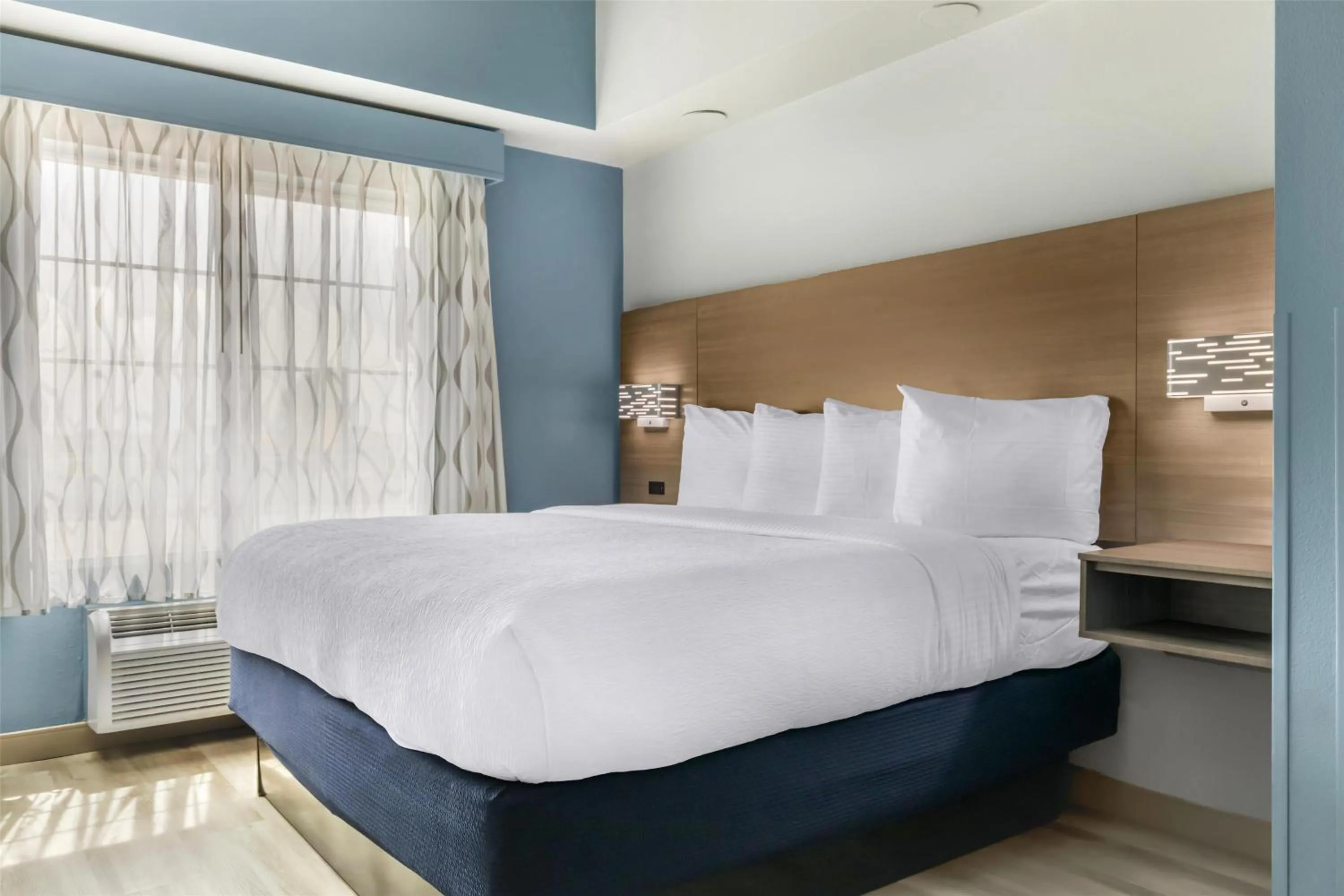 Bedroom, Bed in Best Western Plus Fort Worth Forest Hill Inn & Suites