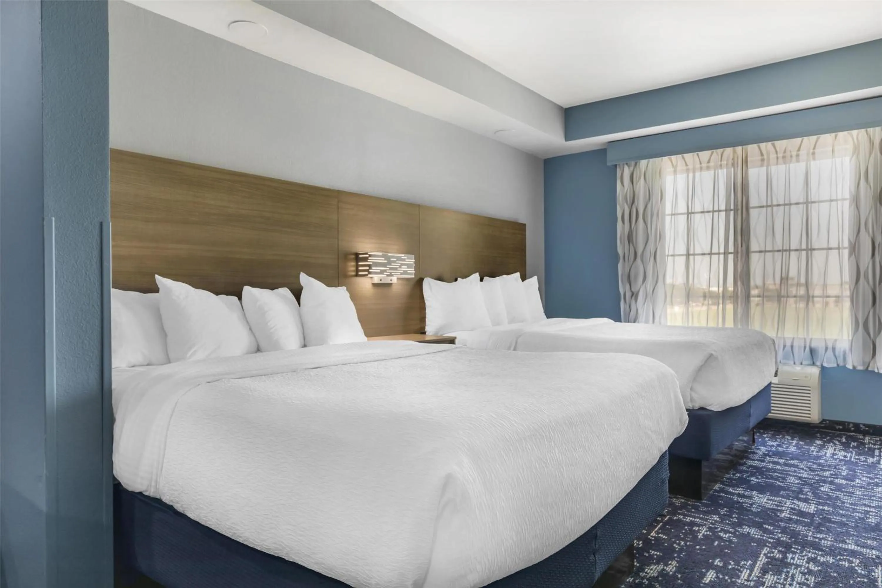 Photo of the whole room, Bed in Best Western Plus Fort Worth Forest Hill Inn & Suites