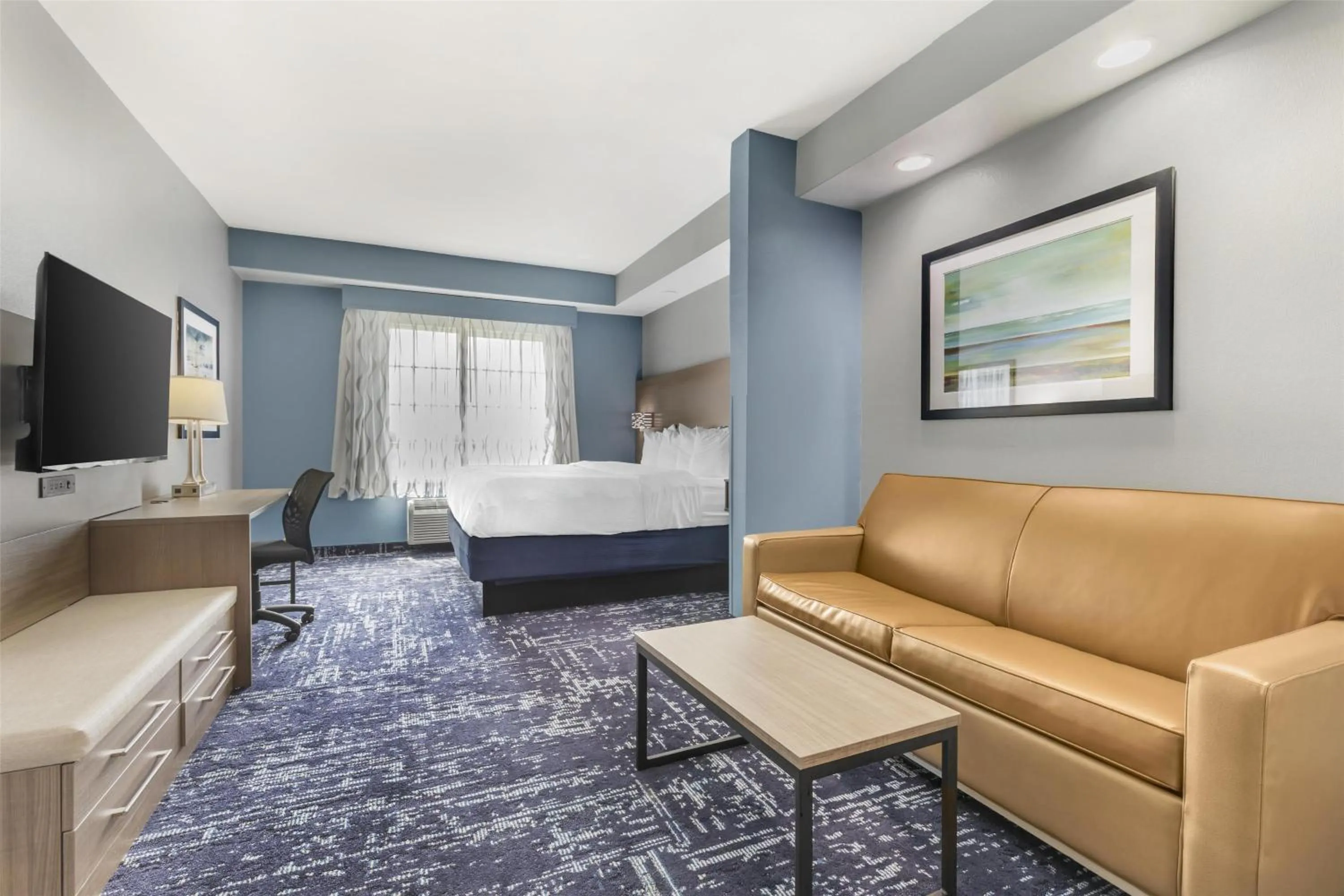 Photo of the whole room, Bed in Best Western Plus Fort Worth Forest Hill Inn & Suites