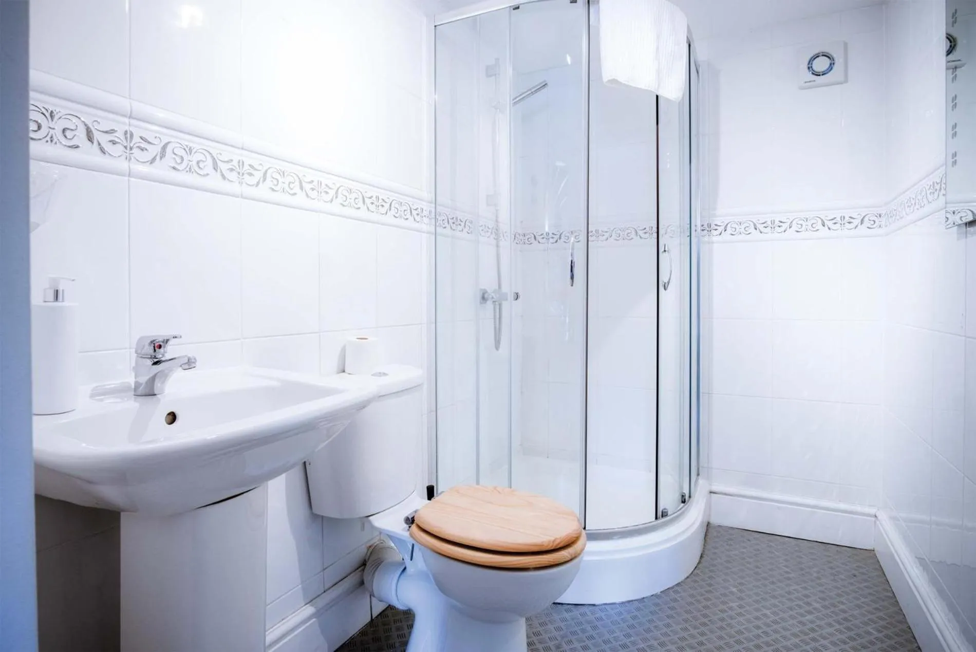 Floor plan in Angle Adventures - 4 Bedroom Cottage - Angle