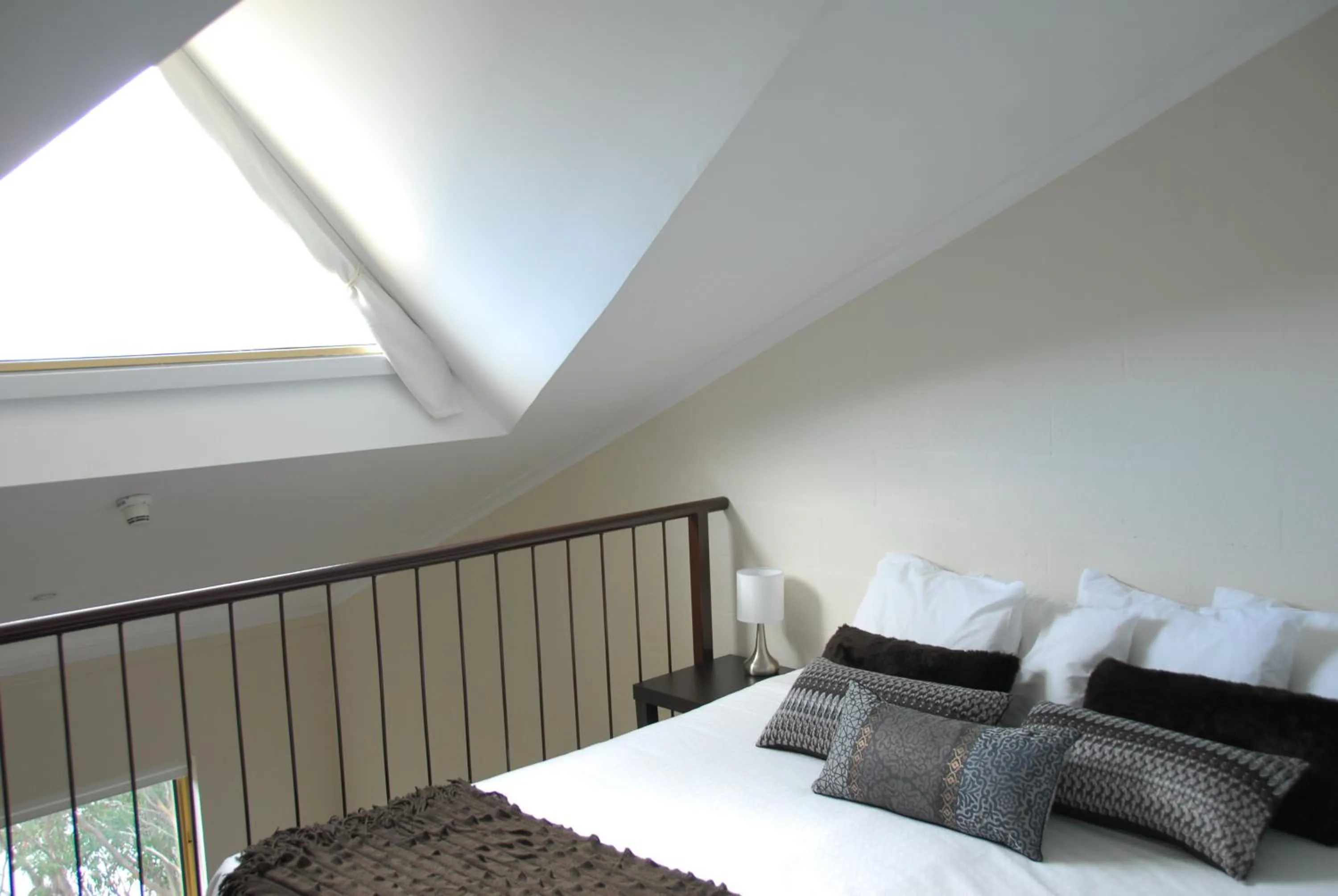 Bed in Summit Ridge Alpine Lodge