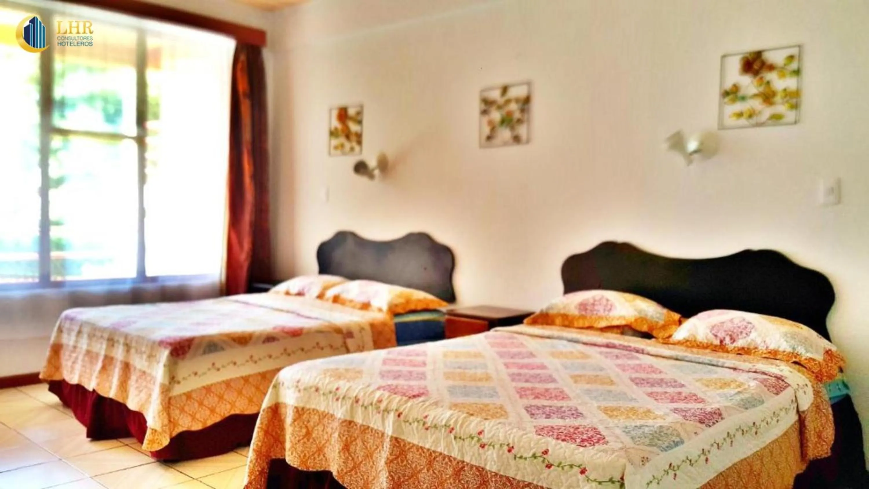 Bedroom, Bed in Hotel Divisamar by LHR