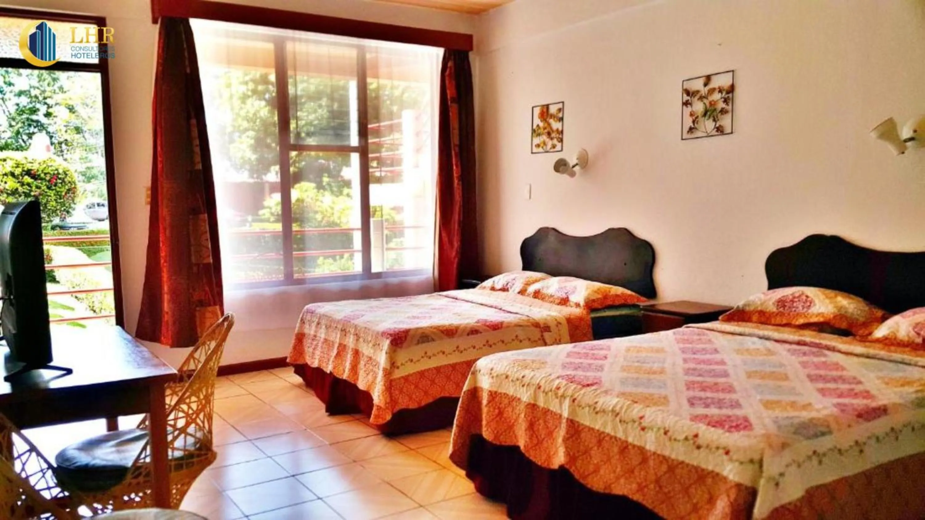 Bed in Hotel Divisamar by LHR