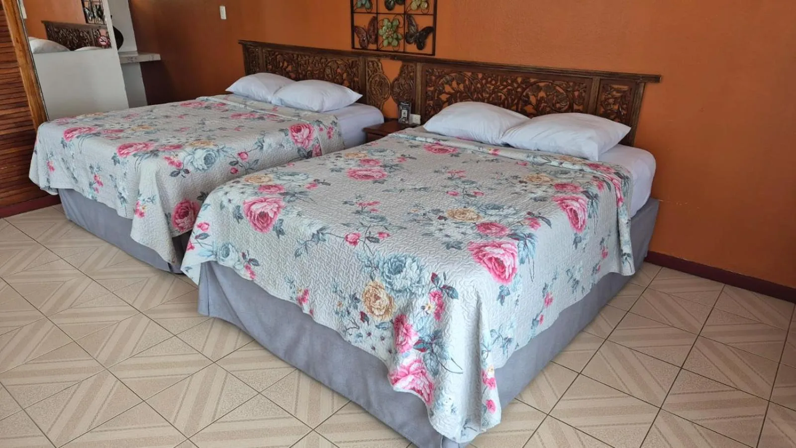 Bed in Hotel Divisamar by LHR