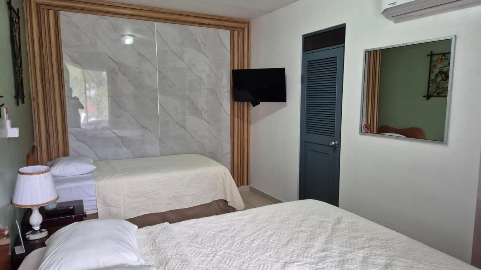 Bed in Hotel Divisamar by LHR