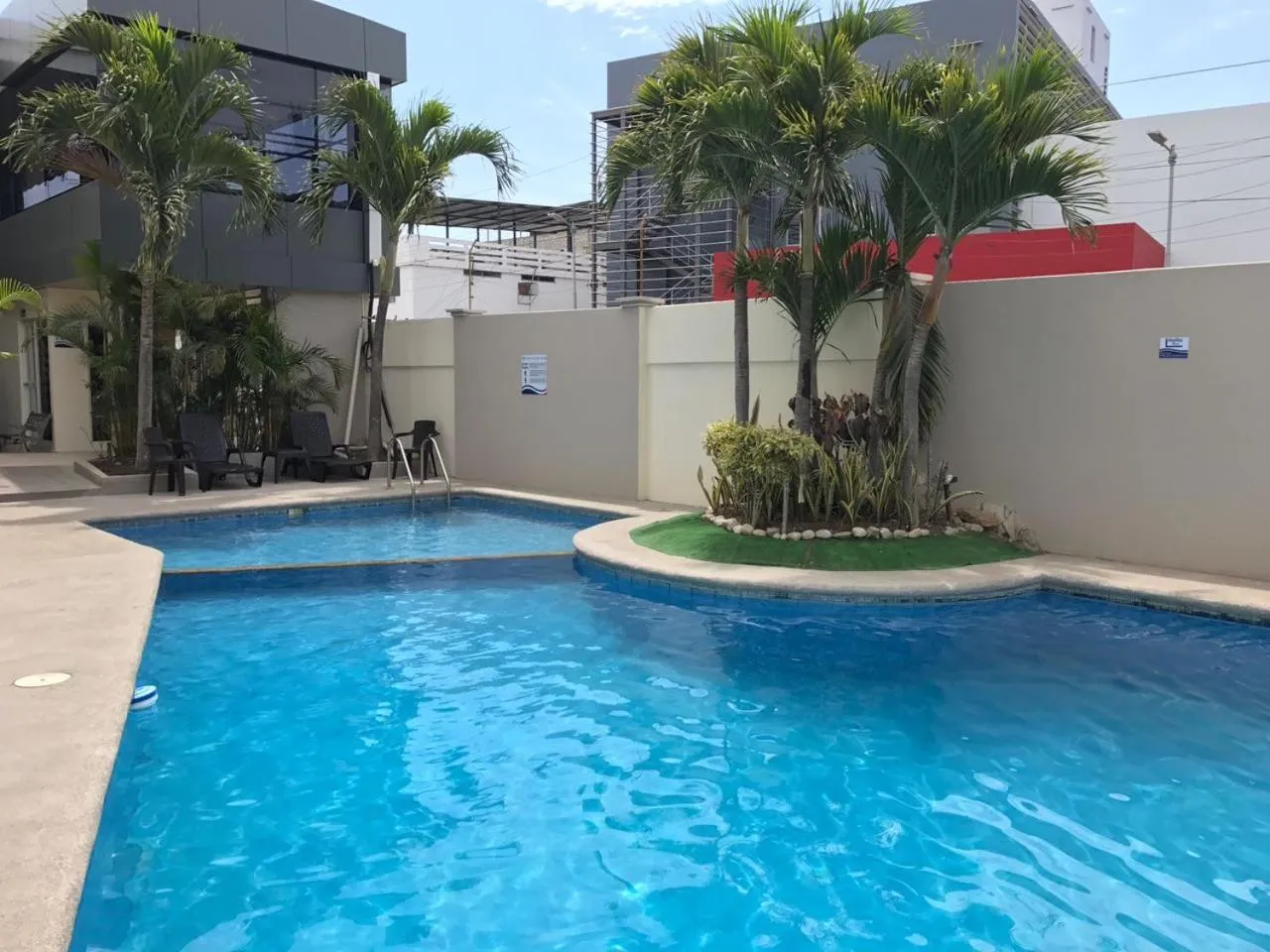Swimming pool in Hotel Mar Azul