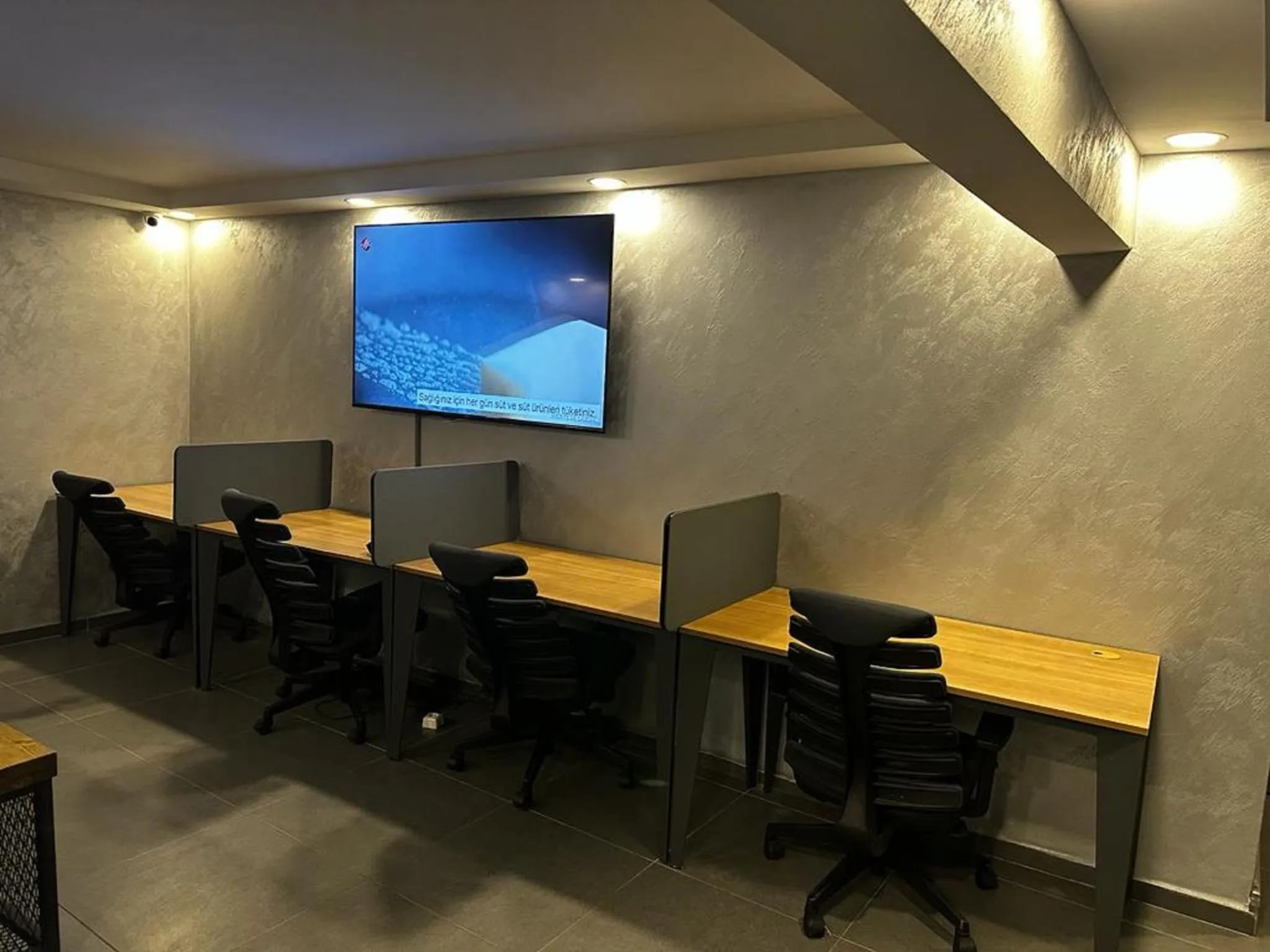 Communal lounge/ TV room in Dilens Bosphorus Hotel