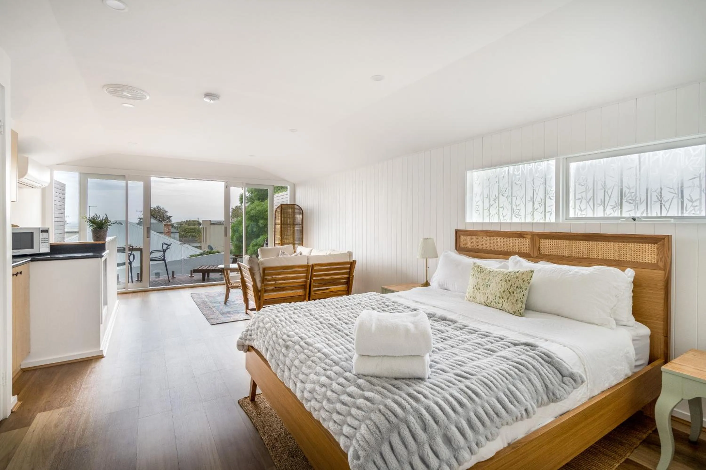 Living room, Bed in By The Seaside