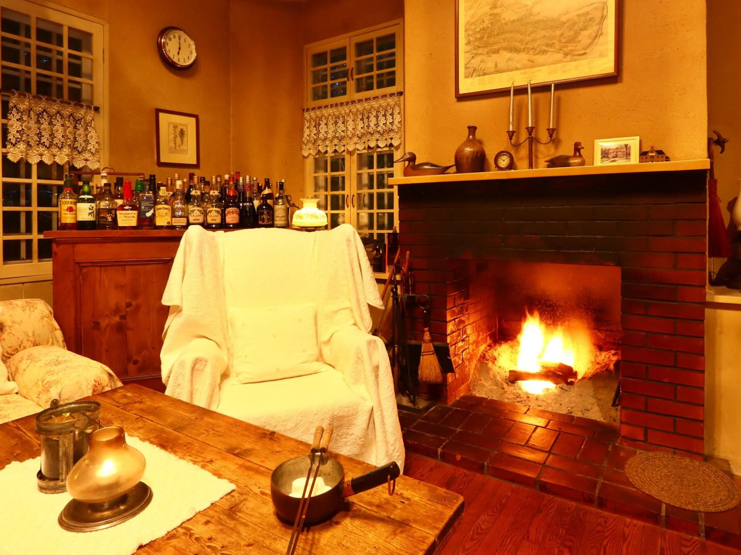 fireplace in Country Inn Orchard House