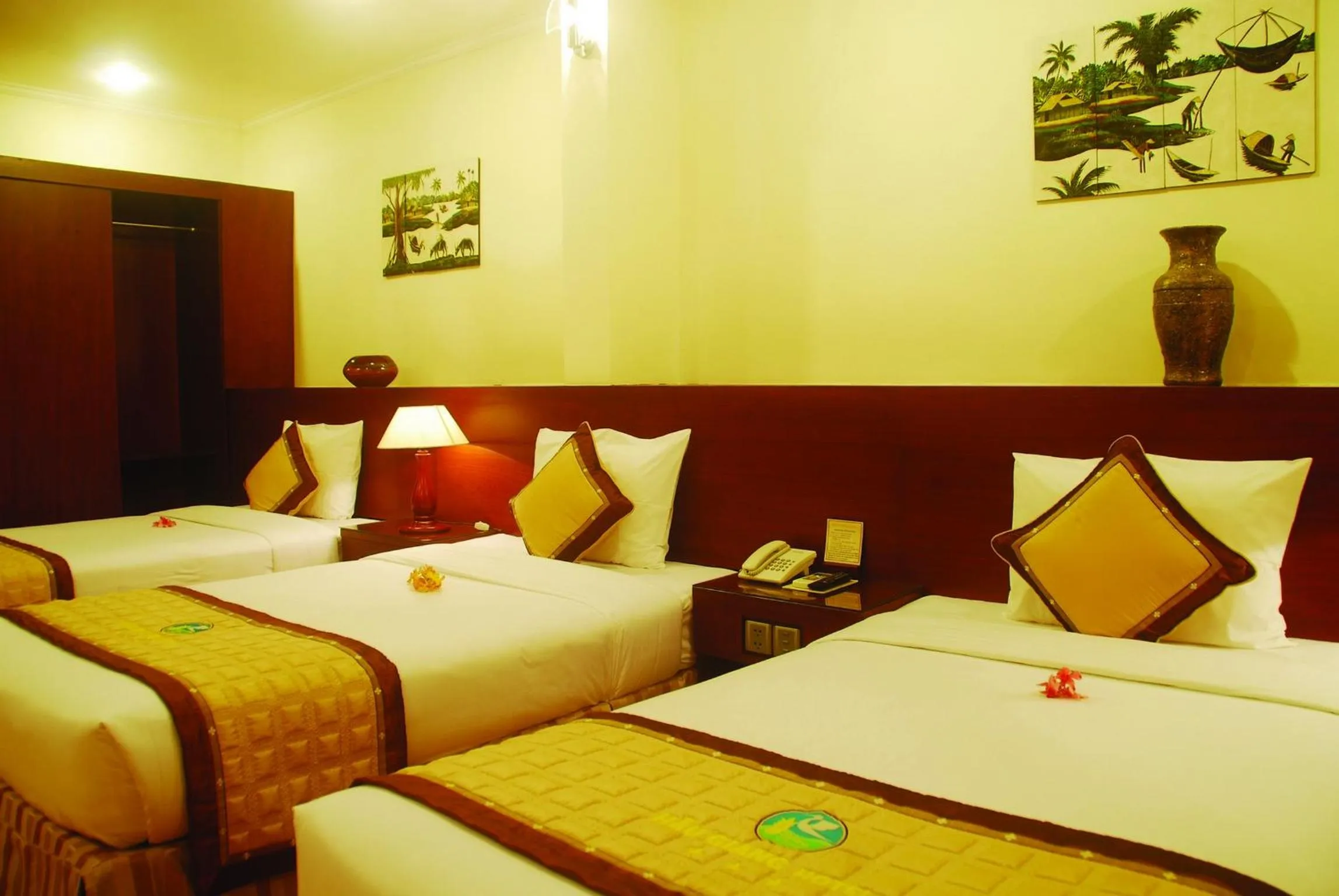 bunk bed, Bed in Hau Giang Hotel