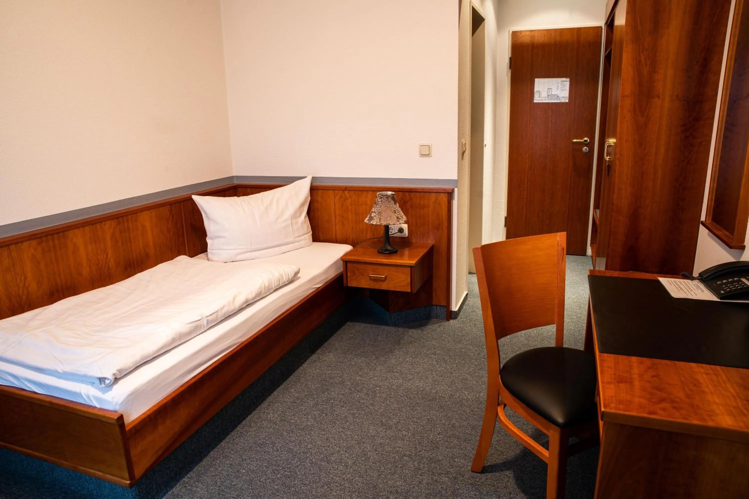 Photo of the whole room, Bed in Hotel-Restaurant Thomsen