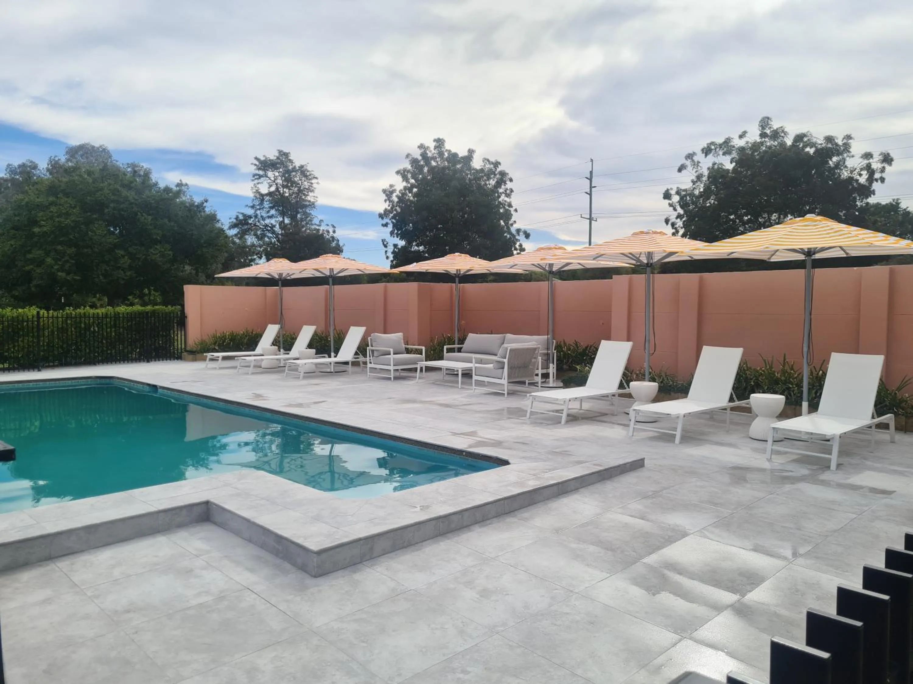 Swimming pool in Burringa Garden Motel