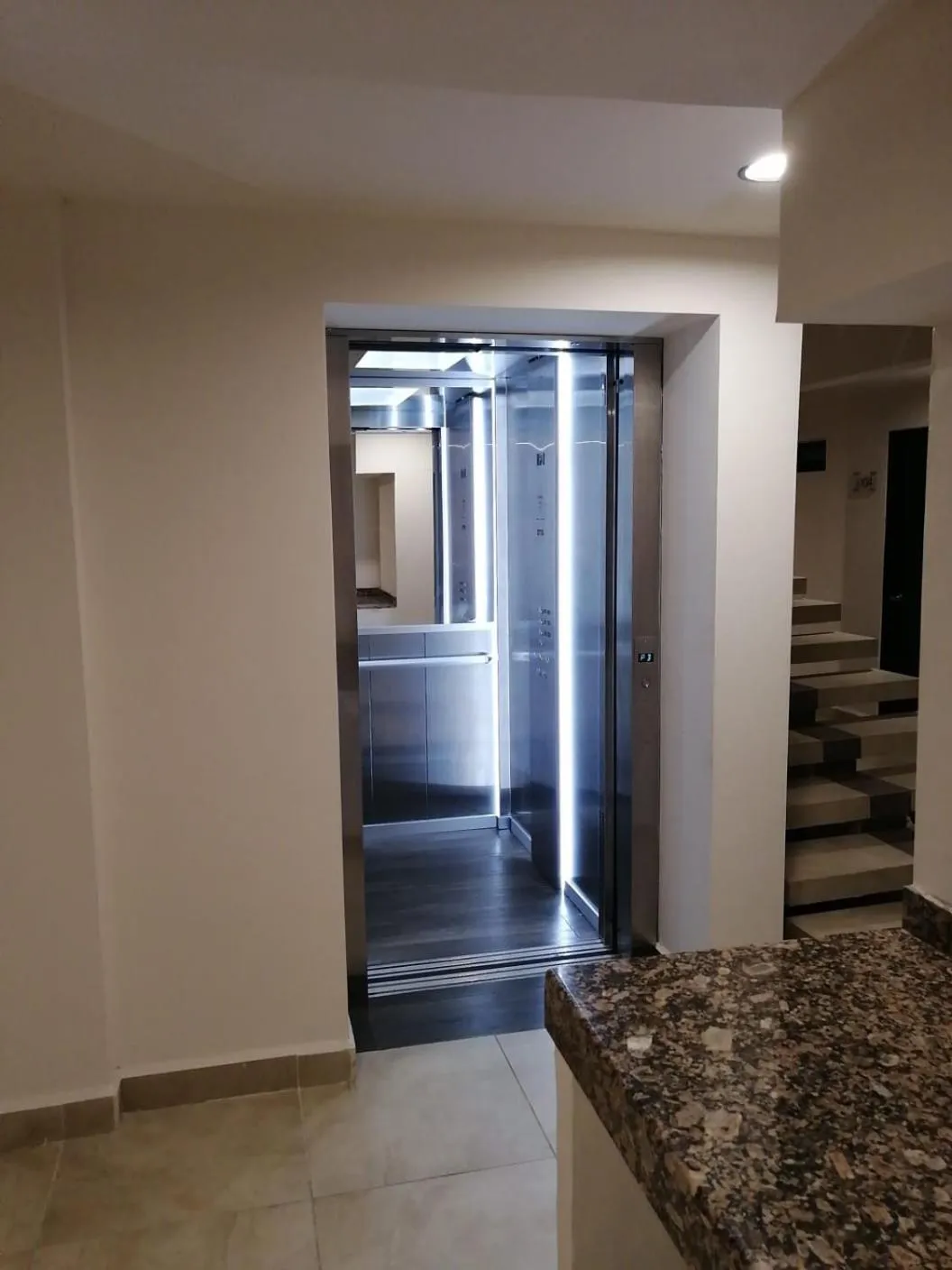 Lobby or reception in Mayev Express