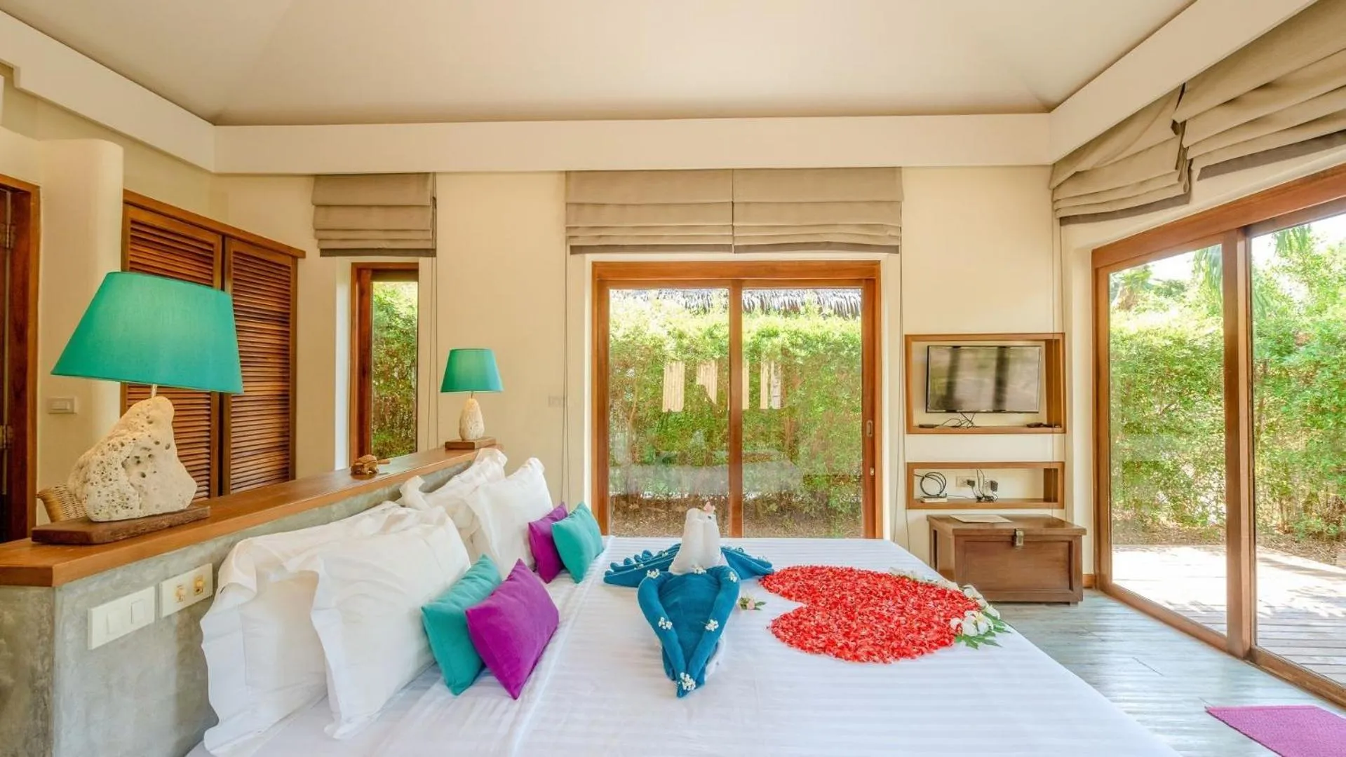 Bedroom, Bed in Sea Dance Resort