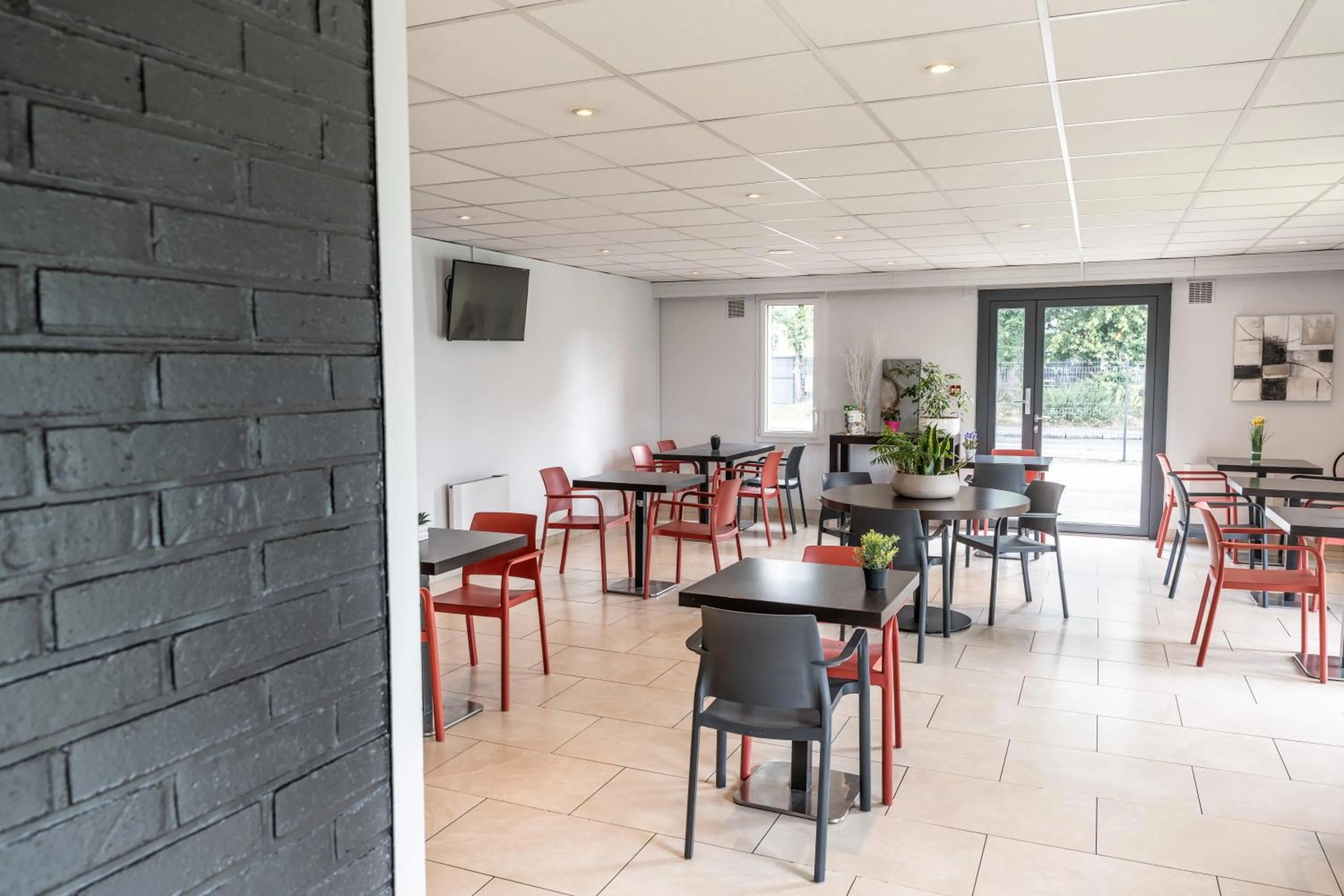 Meals in Hôtel Inn Design Resto Novo Carquefou