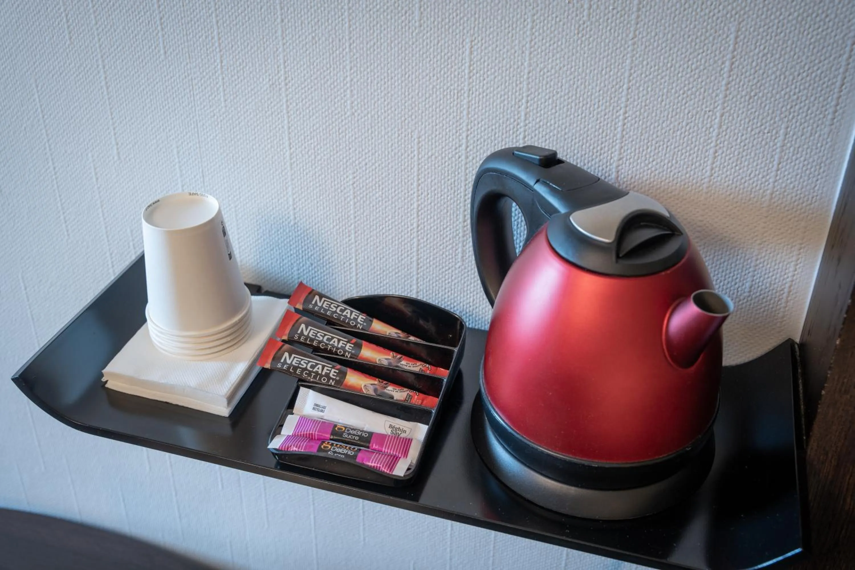 Coffee/tea facilities in Hôtel Inn Design Resto Novo Carquefou