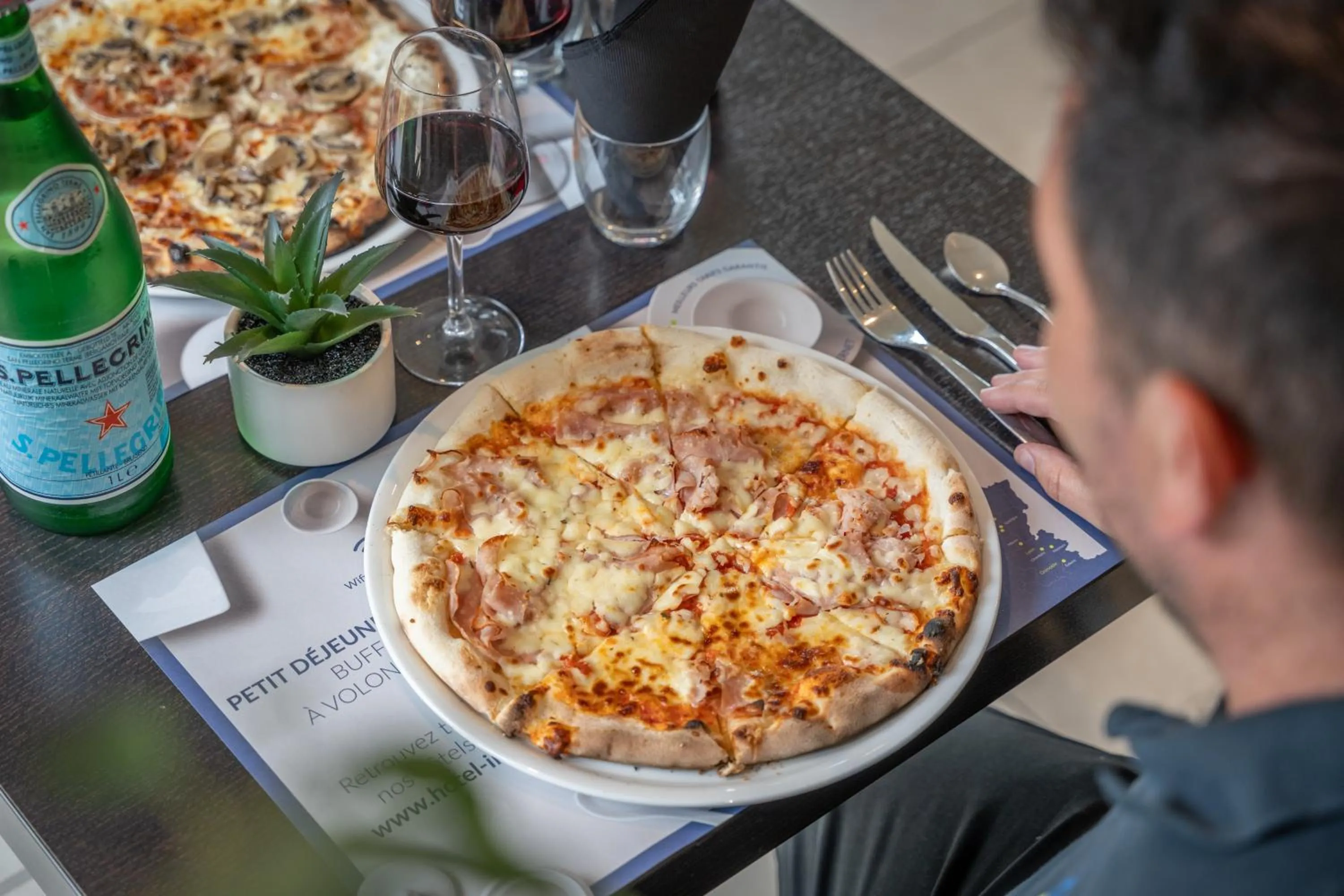 Restaurant/places to eat in Hôtel Inn Design Resto Novo Carquefou