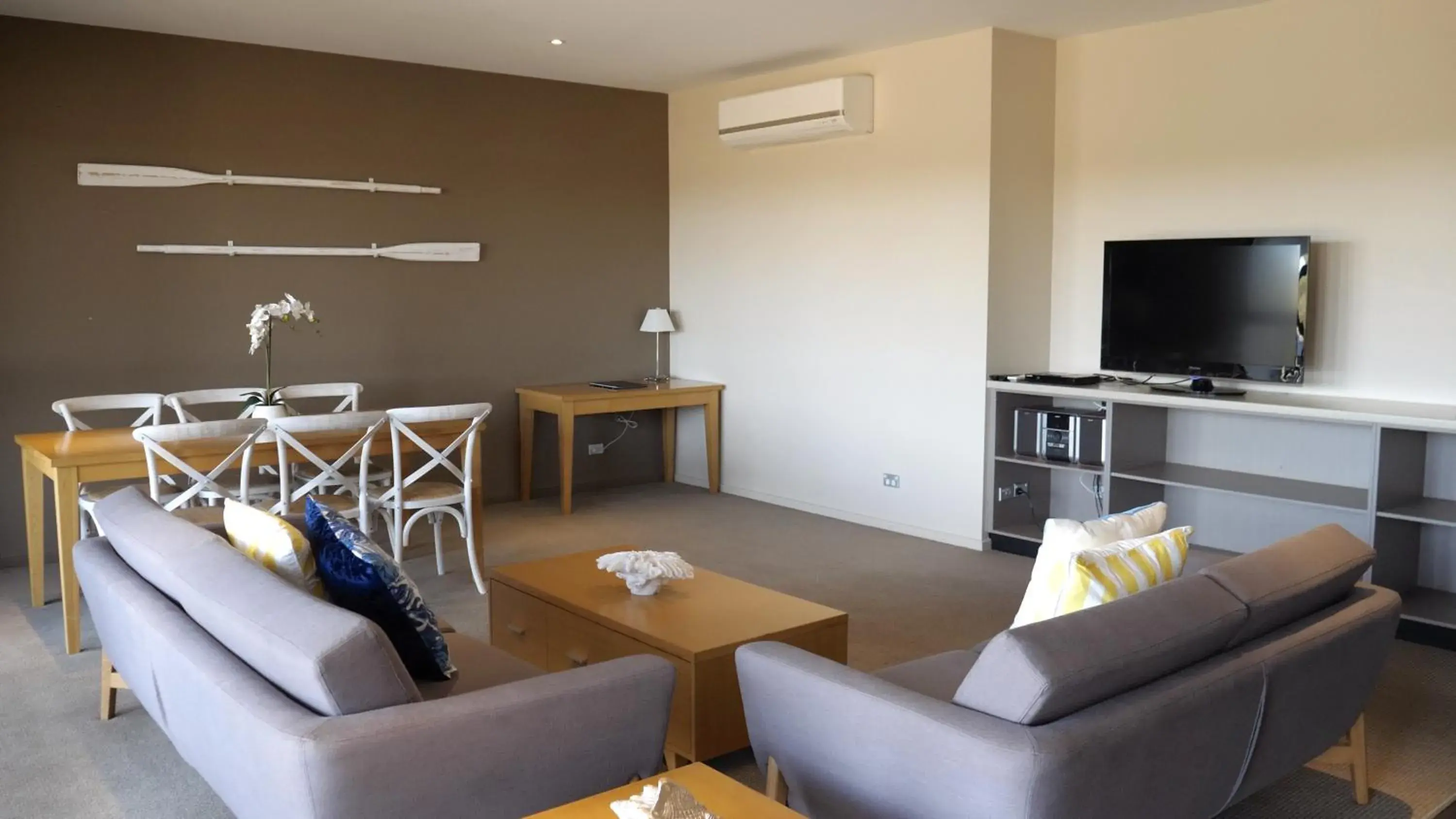 Deluxe Two-Bedroom Apartment in Barwon Heads Resort Deluxe Two-Bedroom Apartment in Barwon Heads Resort