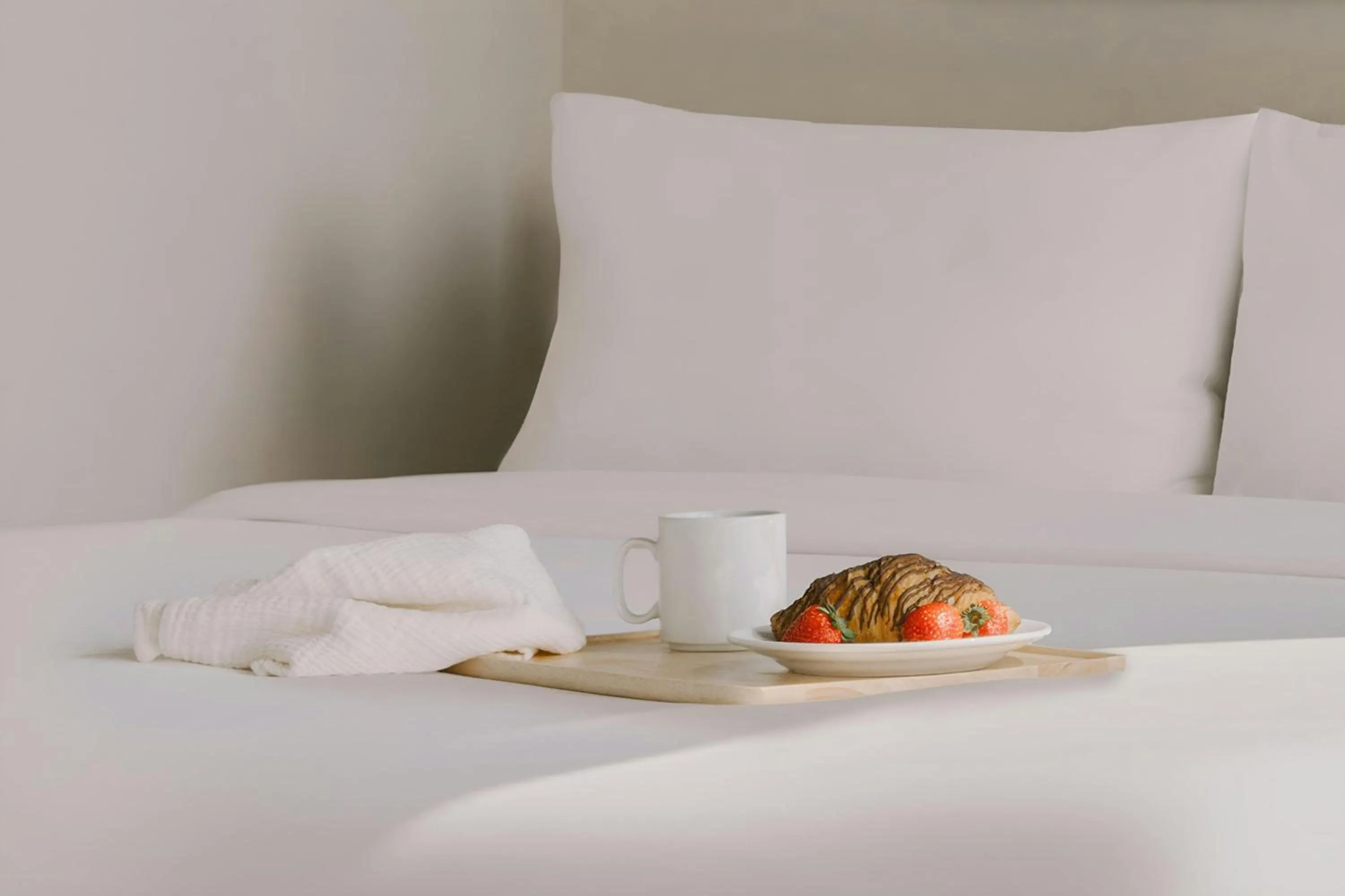 Bedroom, Bed in Sonder by Marriott Bonvoy Dovetail Apartments Downtown