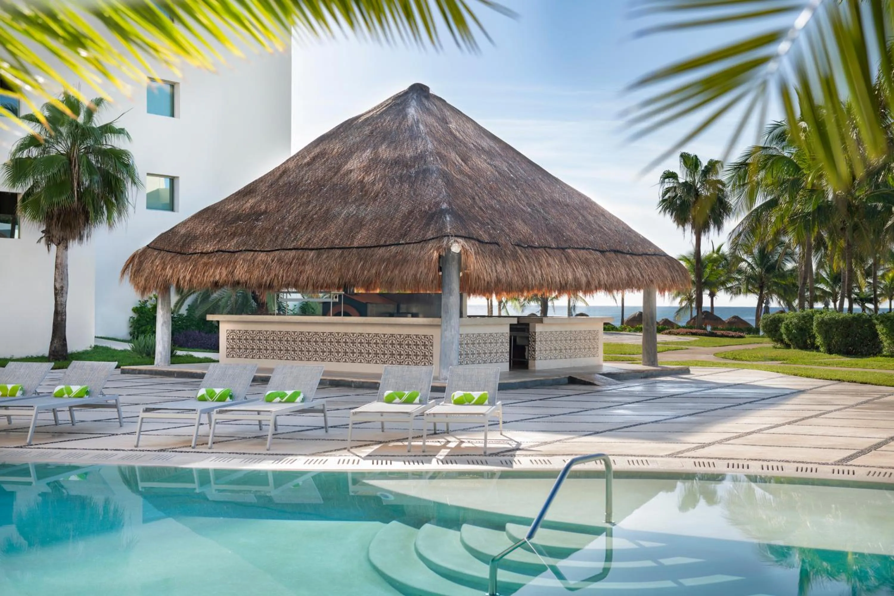 Lounge or bar in Dreams Puerto Morelos Resort & Spa - All Inclusive