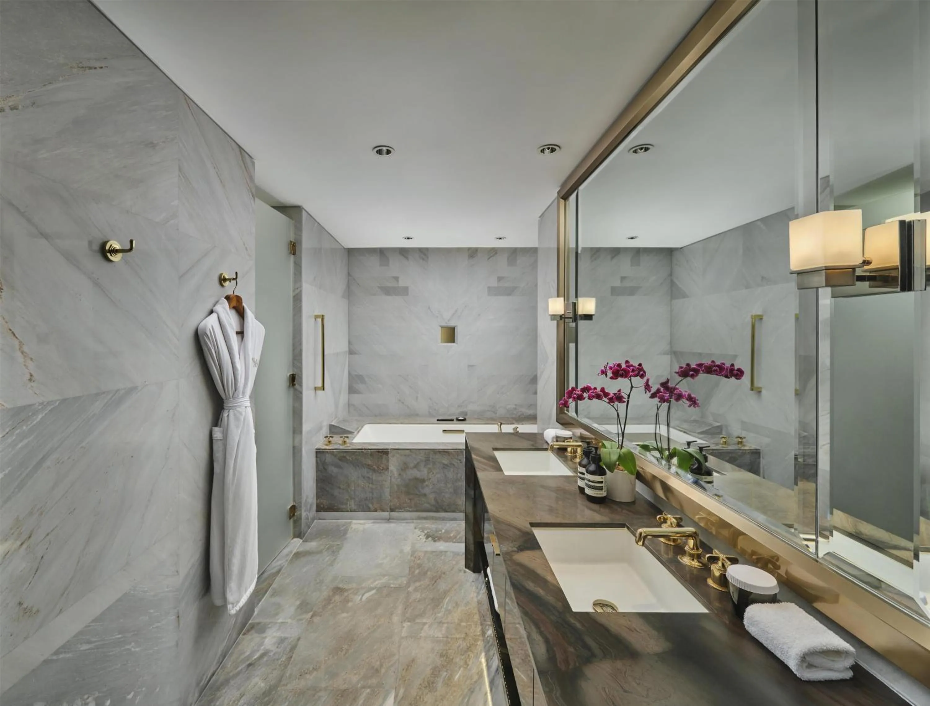 Bathroom in Waldorf Astoria Beijing