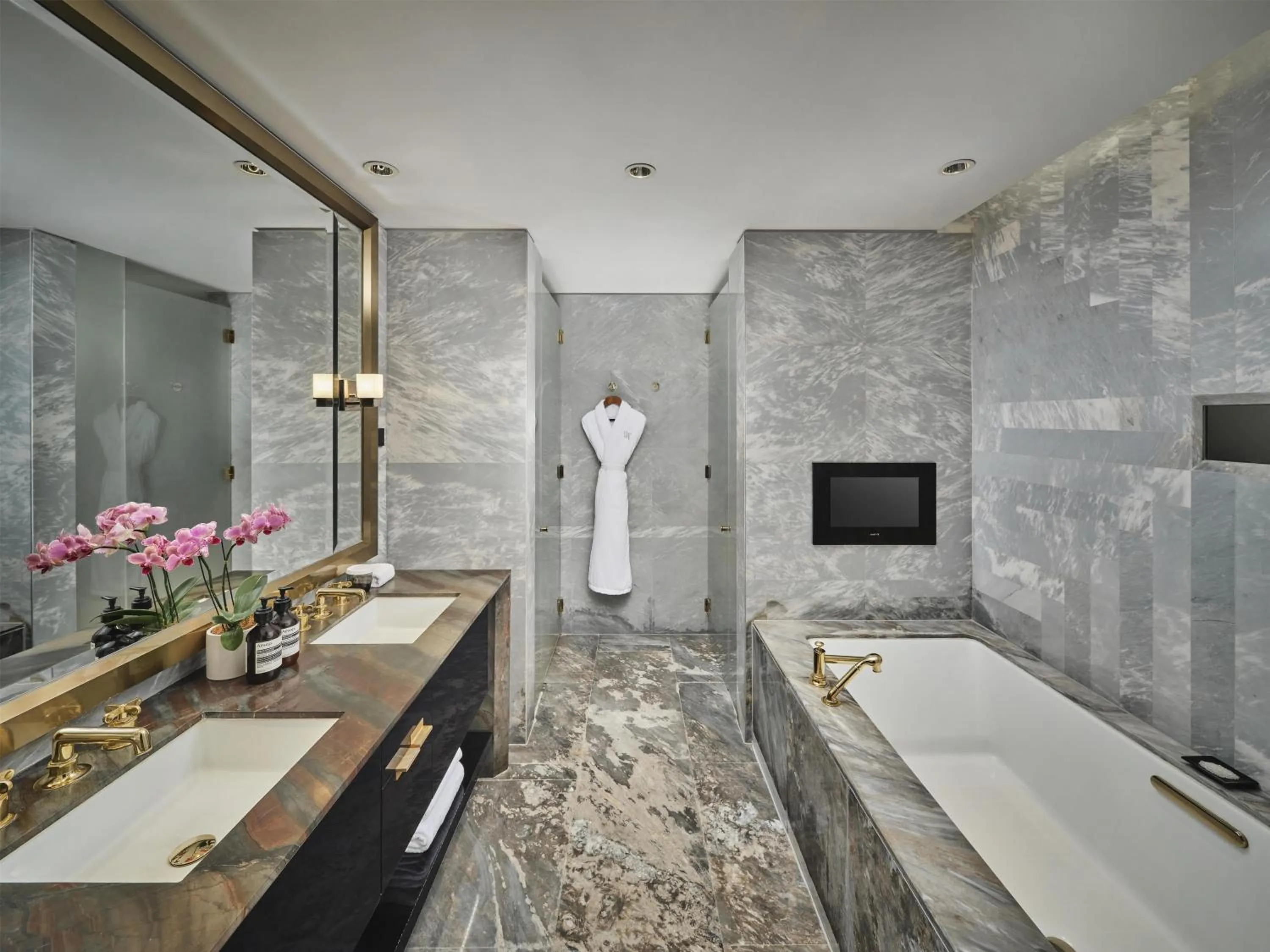 Bathroom in Waldorf Astoria Beijing