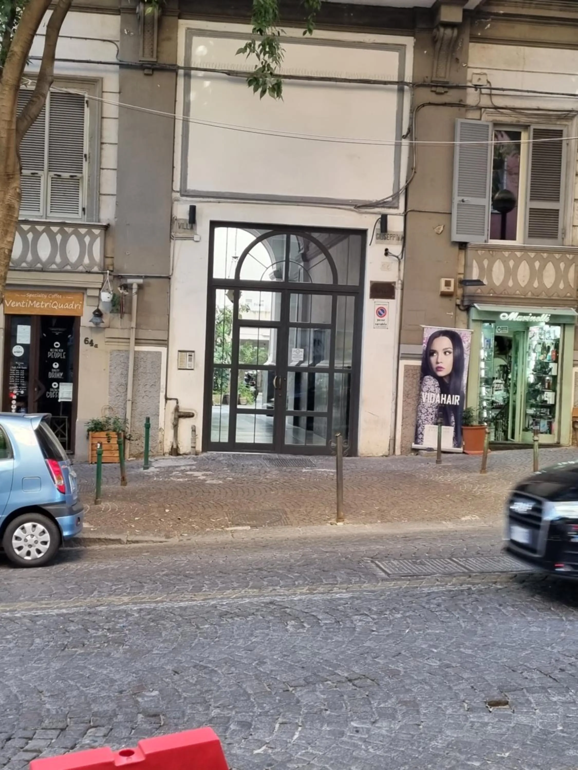Facade/entrance in G&G Napoli