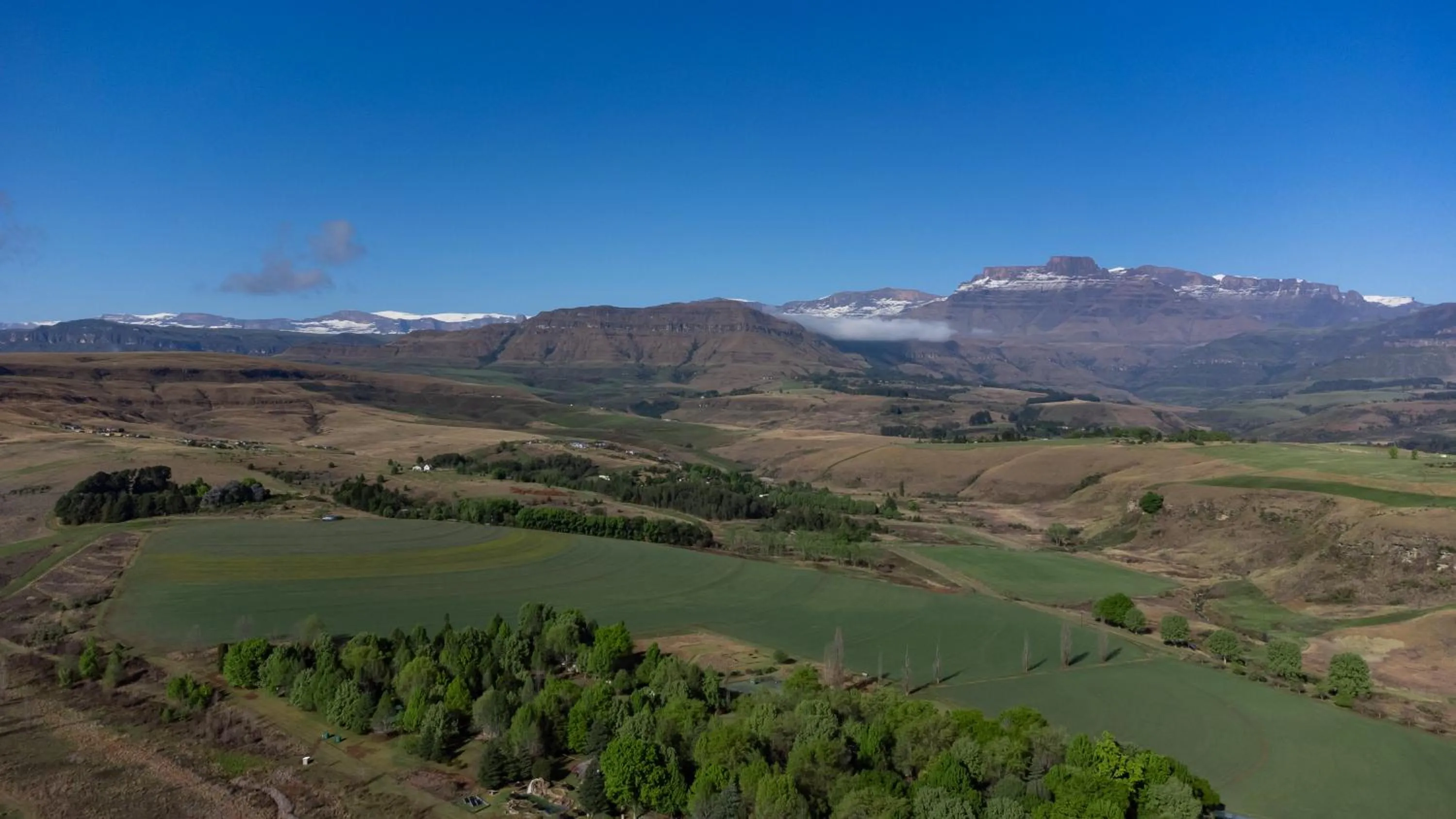 Mountain view in Gooderson Monks Cowl Golf Resort