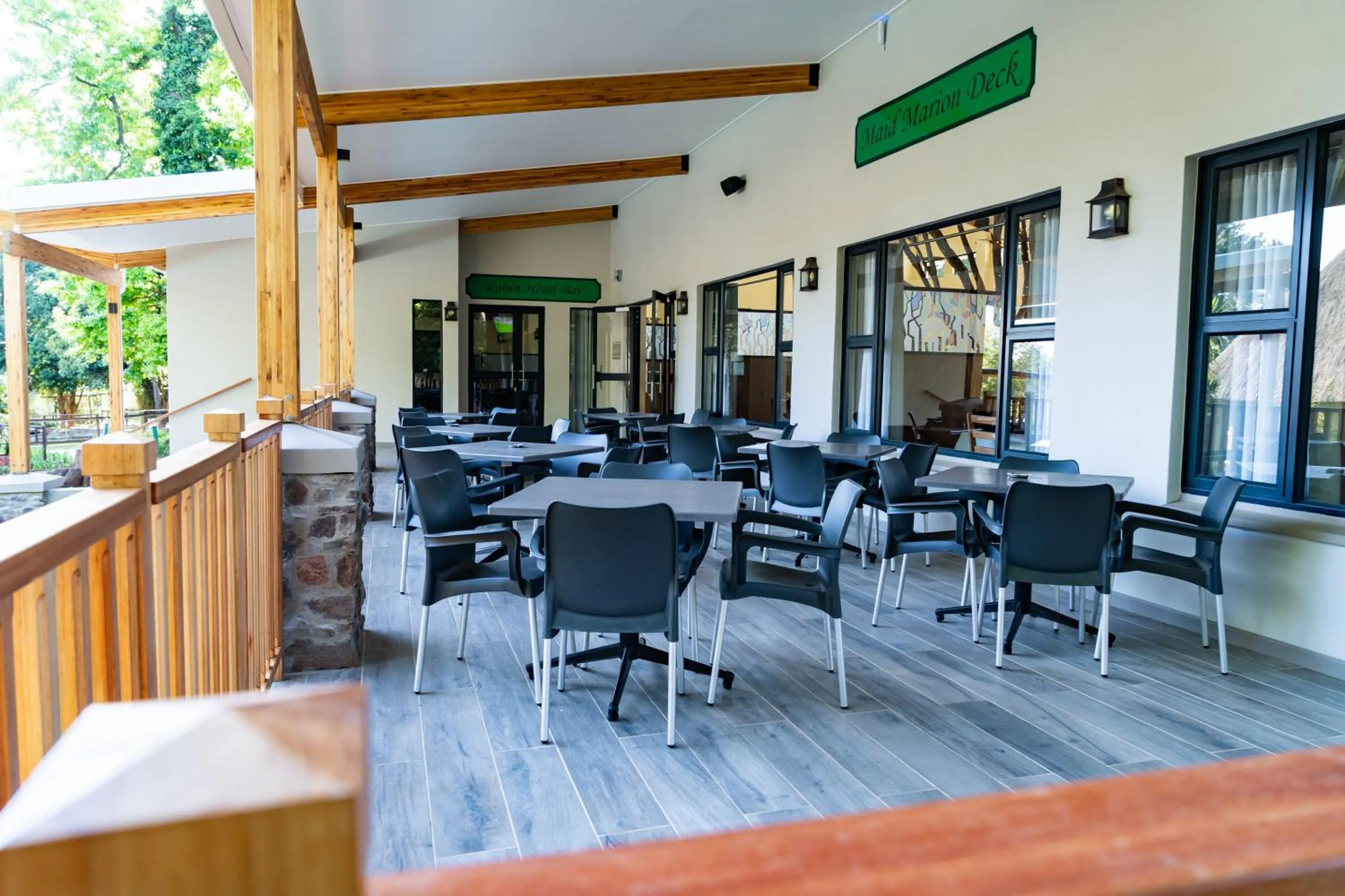 Restaurant/places to eat in Gooderson Monks Cowl Golf Resort