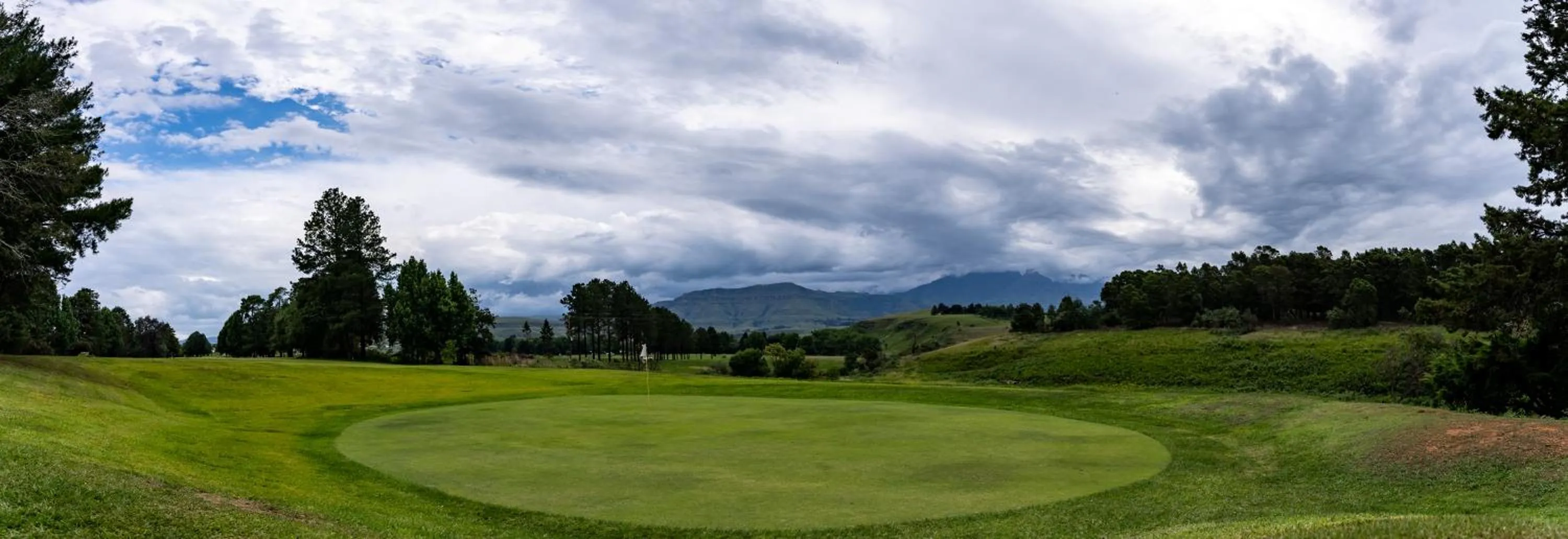 Golfcourse in Gooderson Monks Cowl Golf Resort