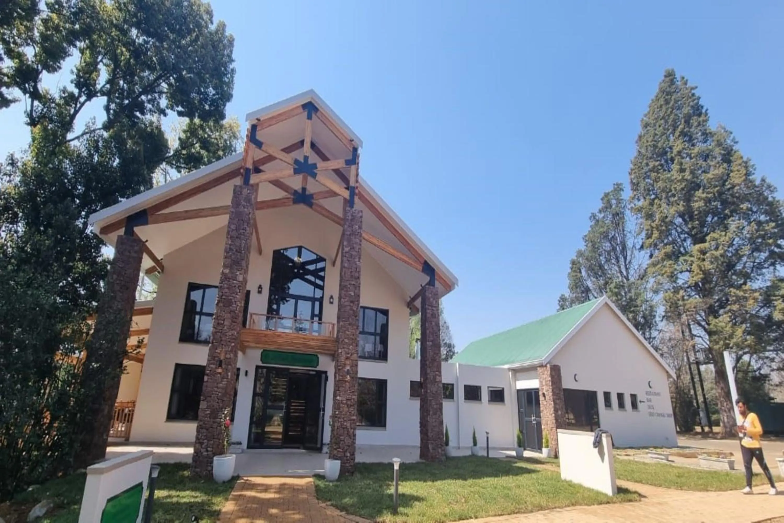 Restaurant/places to eat in Gooderson Monks Cowl Golf Resort