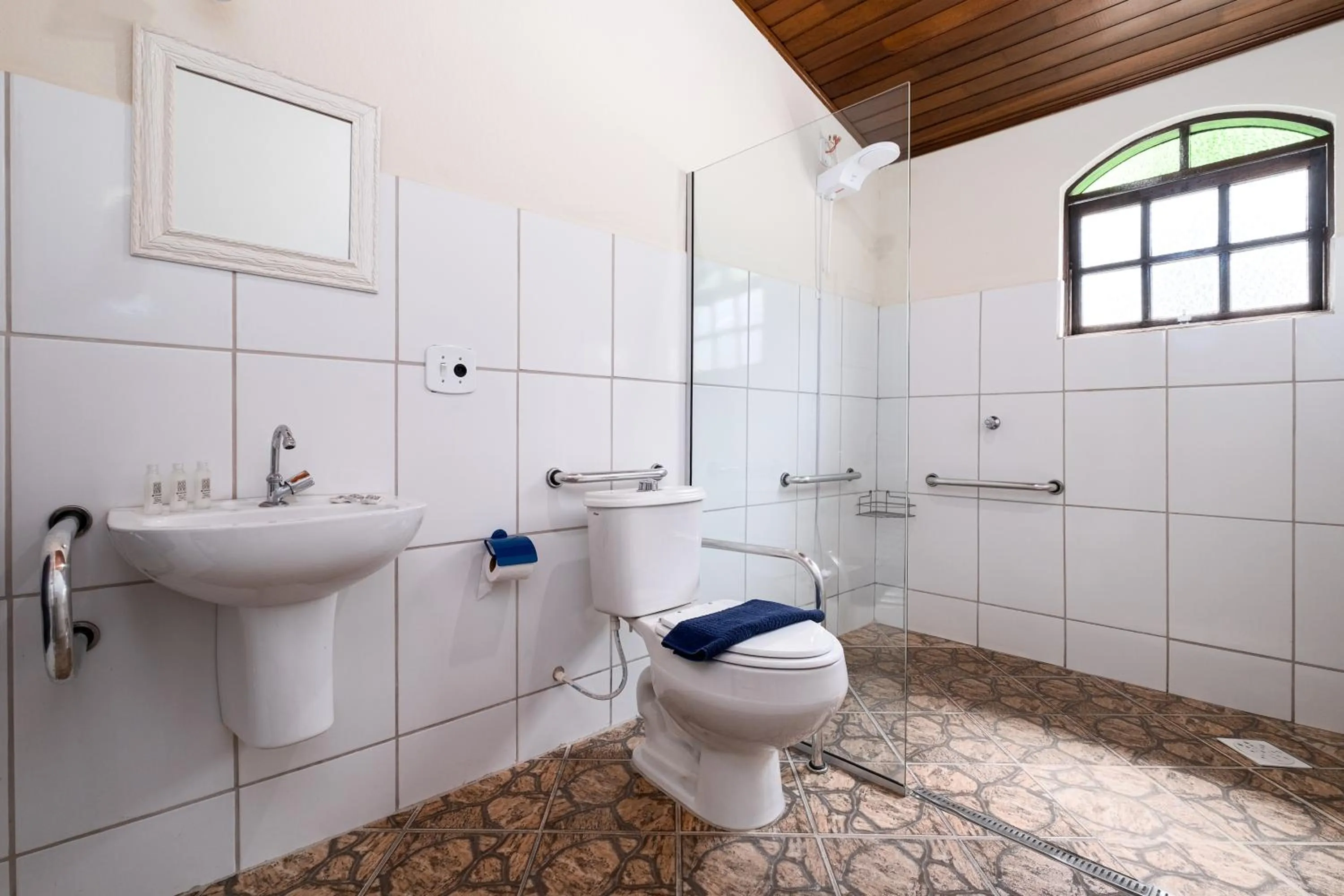 Shower in Pousada Encantos de Socorro