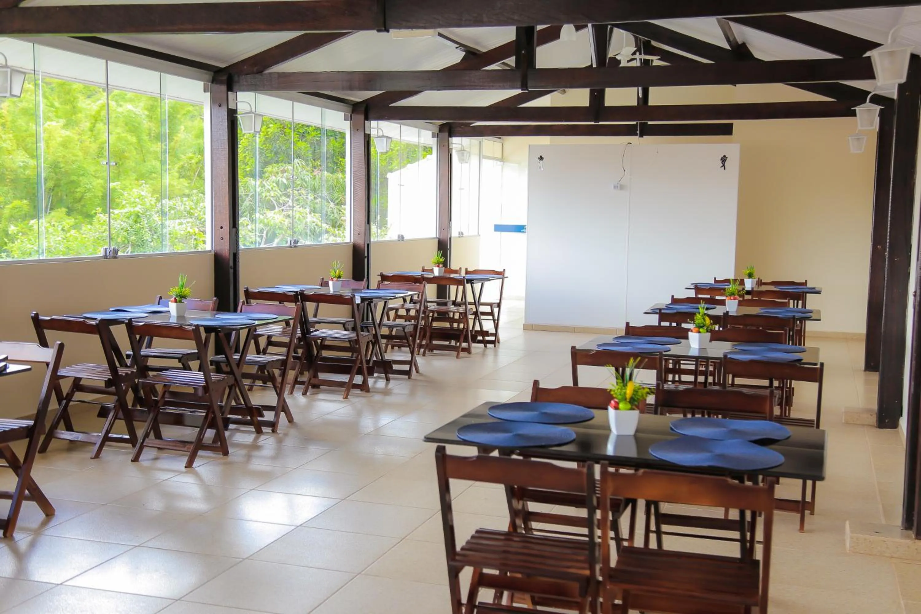 Dining area in Pousada Encantos de Socorro