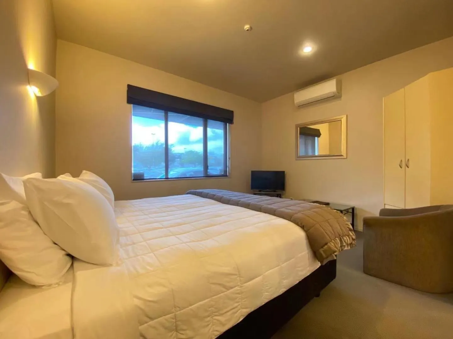 Bed in Southgate Motor Inn