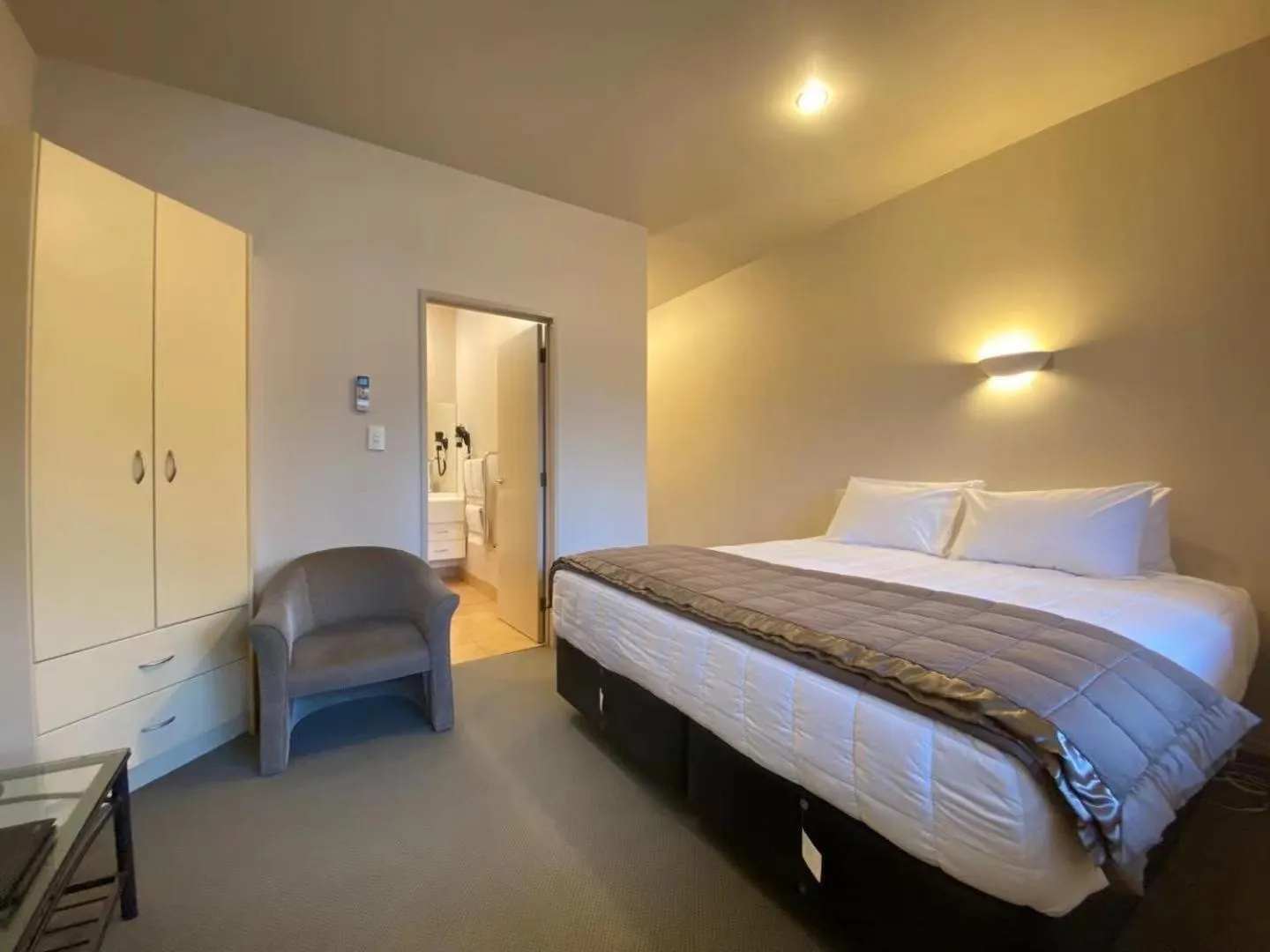 Bed in Southgate Motor Inn