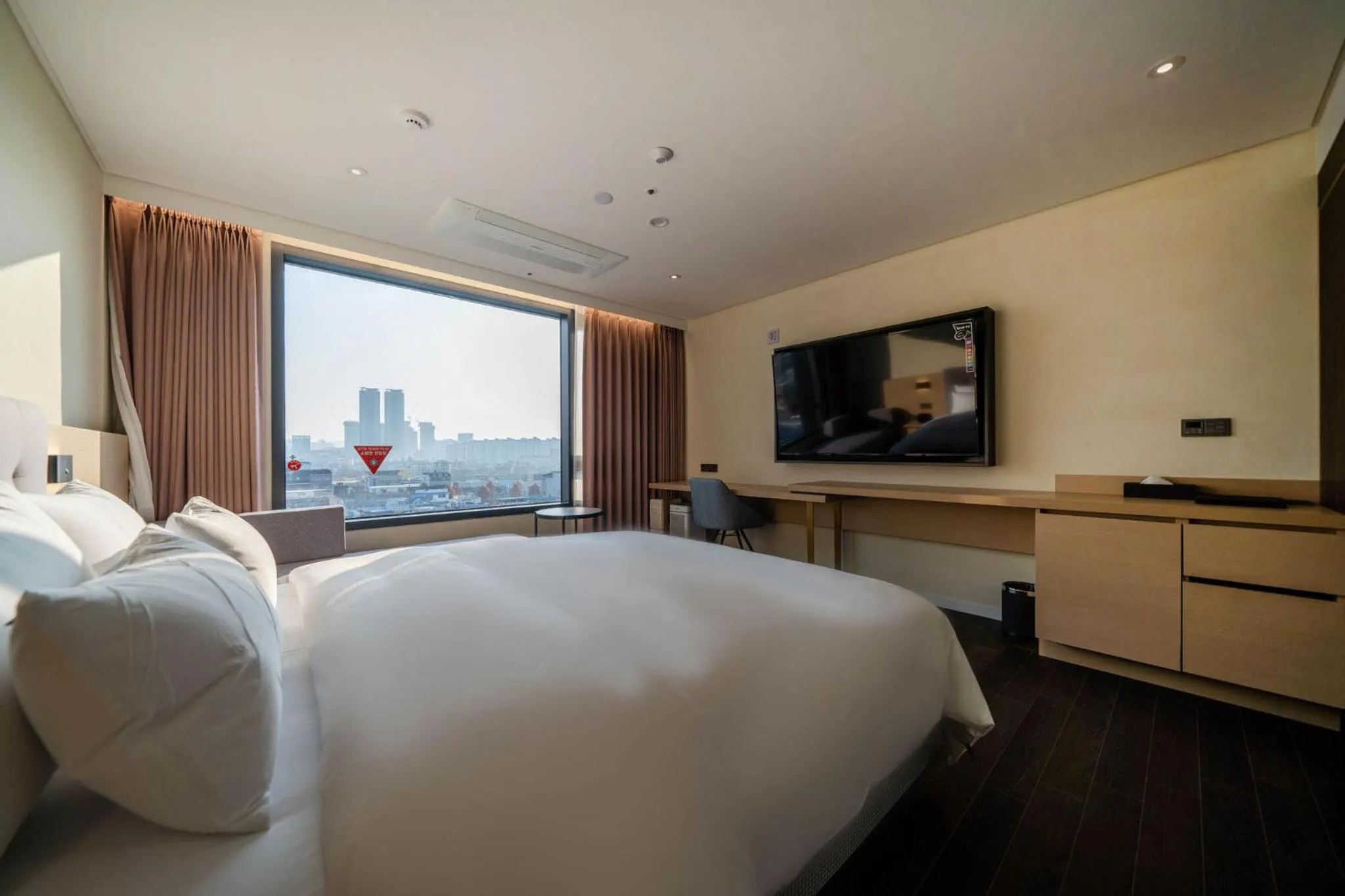 Photo of the whole room in Gwangju H1 Hotel